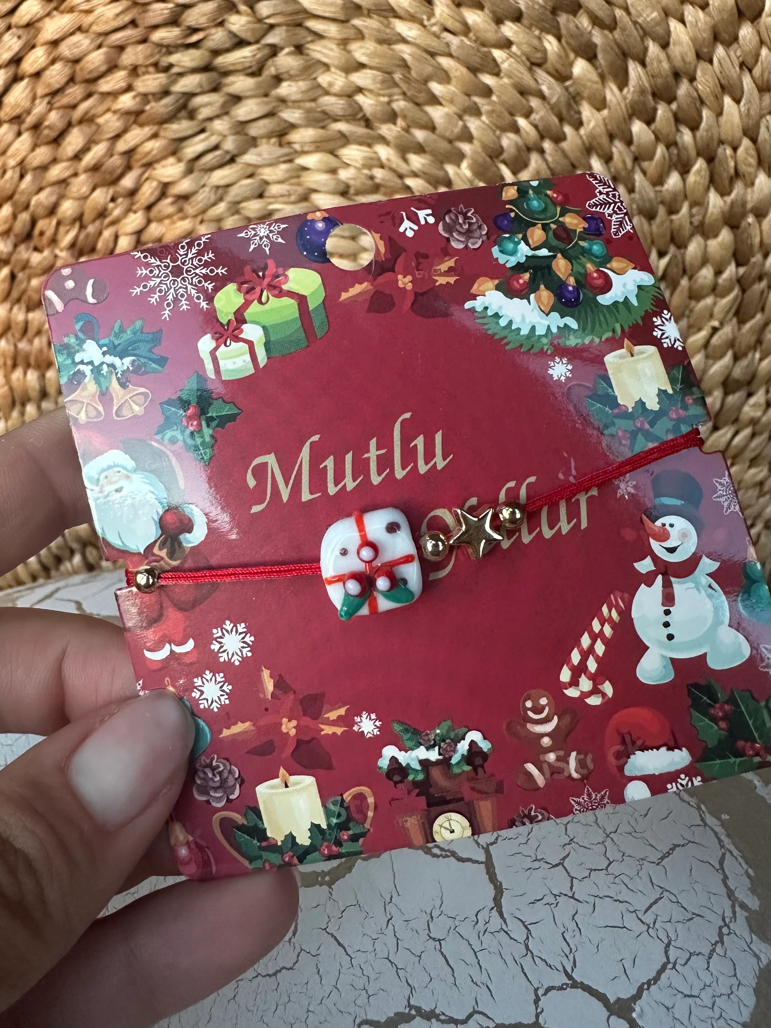 illys Beyaz Cam Hediye Paketi Figür Kırmızı İp Yılbaşı Bilekliği