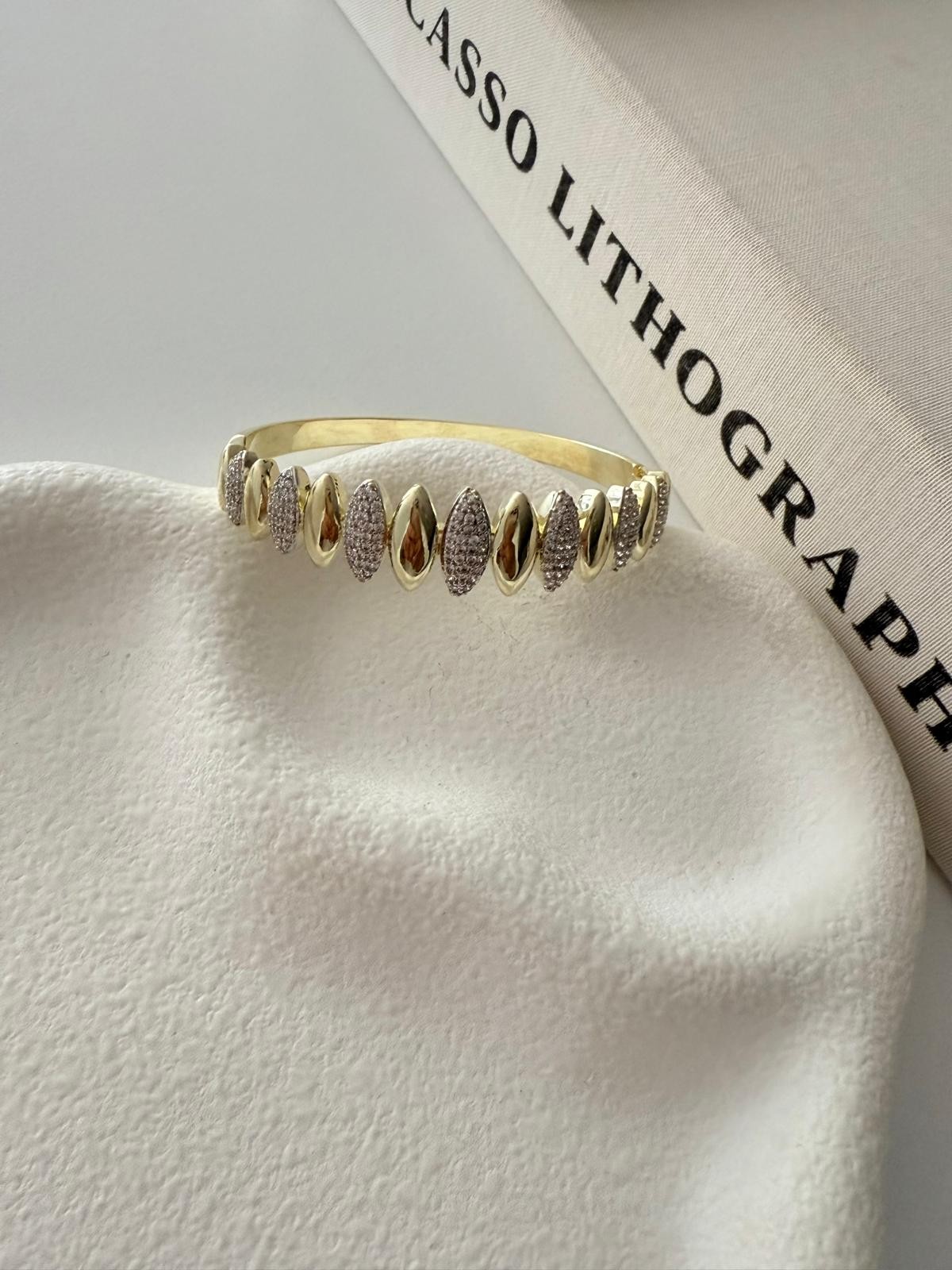 illys Gold Plaka ve Zirkon Taşlı Plaka Detay Altın Kaplama Bilezik