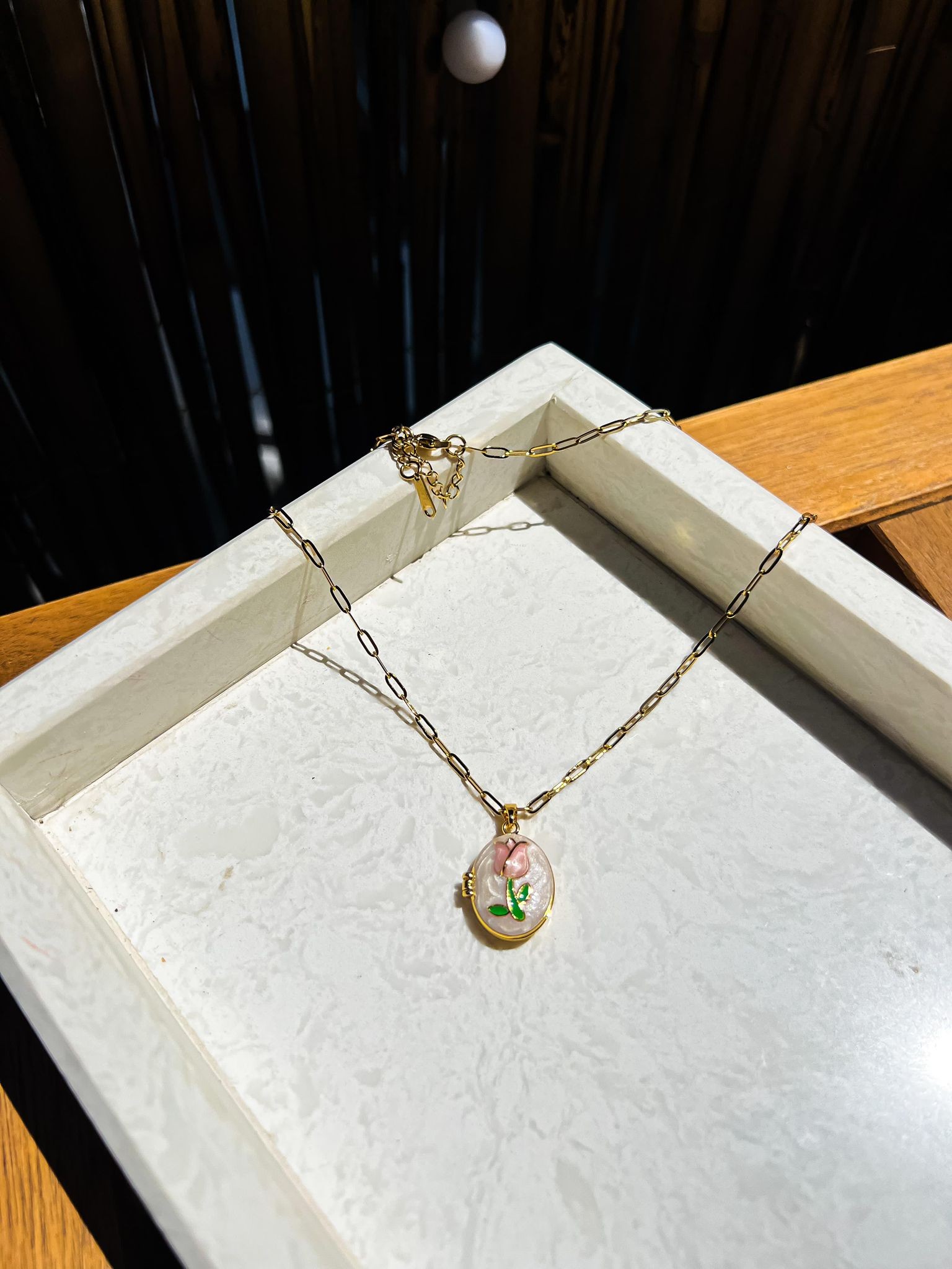 illys Gold Zincir Beyaz Mineli Pembe Lale Figür Çelik Madalyon Kolye