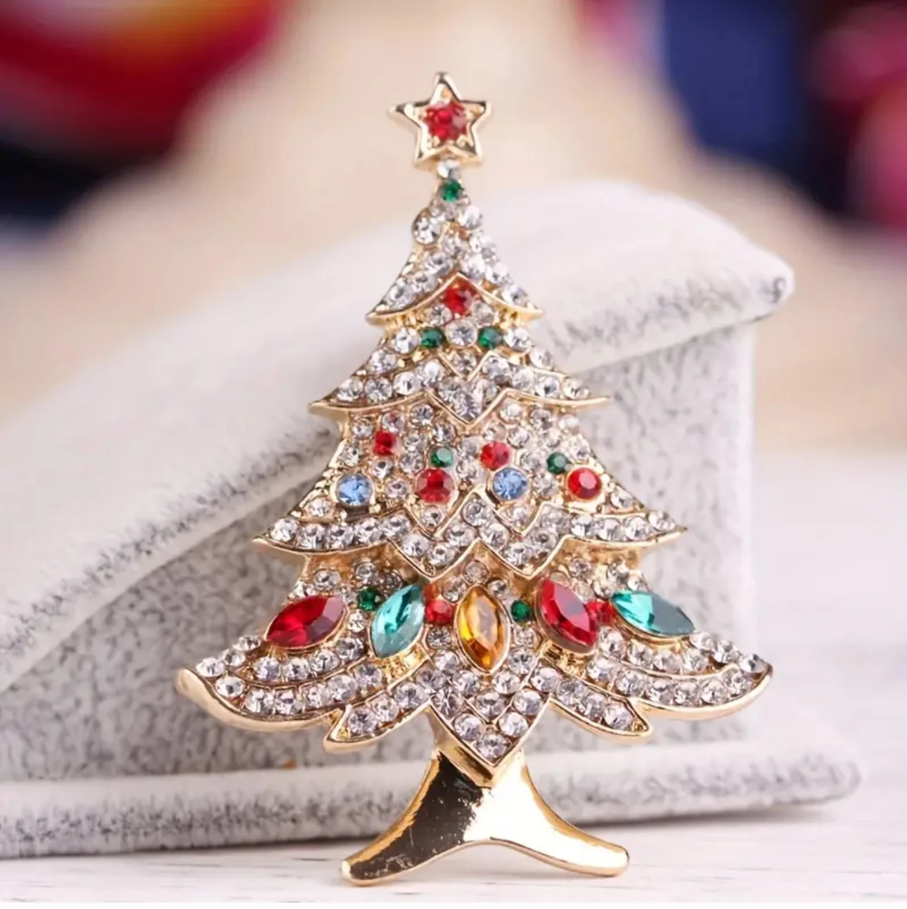 illys Gold Zirkon Taş Renkli Baget Taş Detay Beyaz Yılbaşı Ağacı Broş