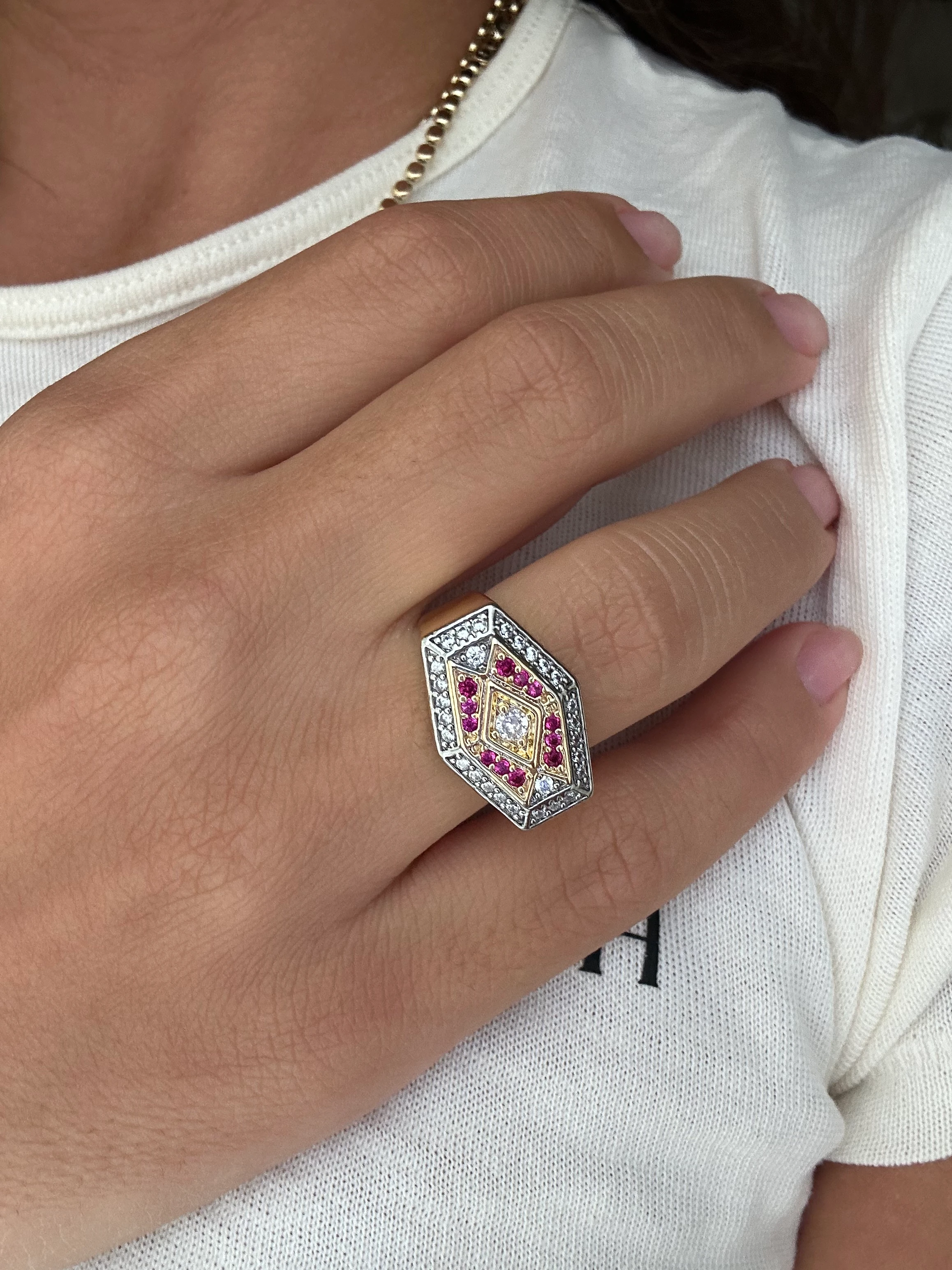 illys Gold Üzeri Gümüş ve Bordo Zirkon Taş Detaylı Büyük Yüzük