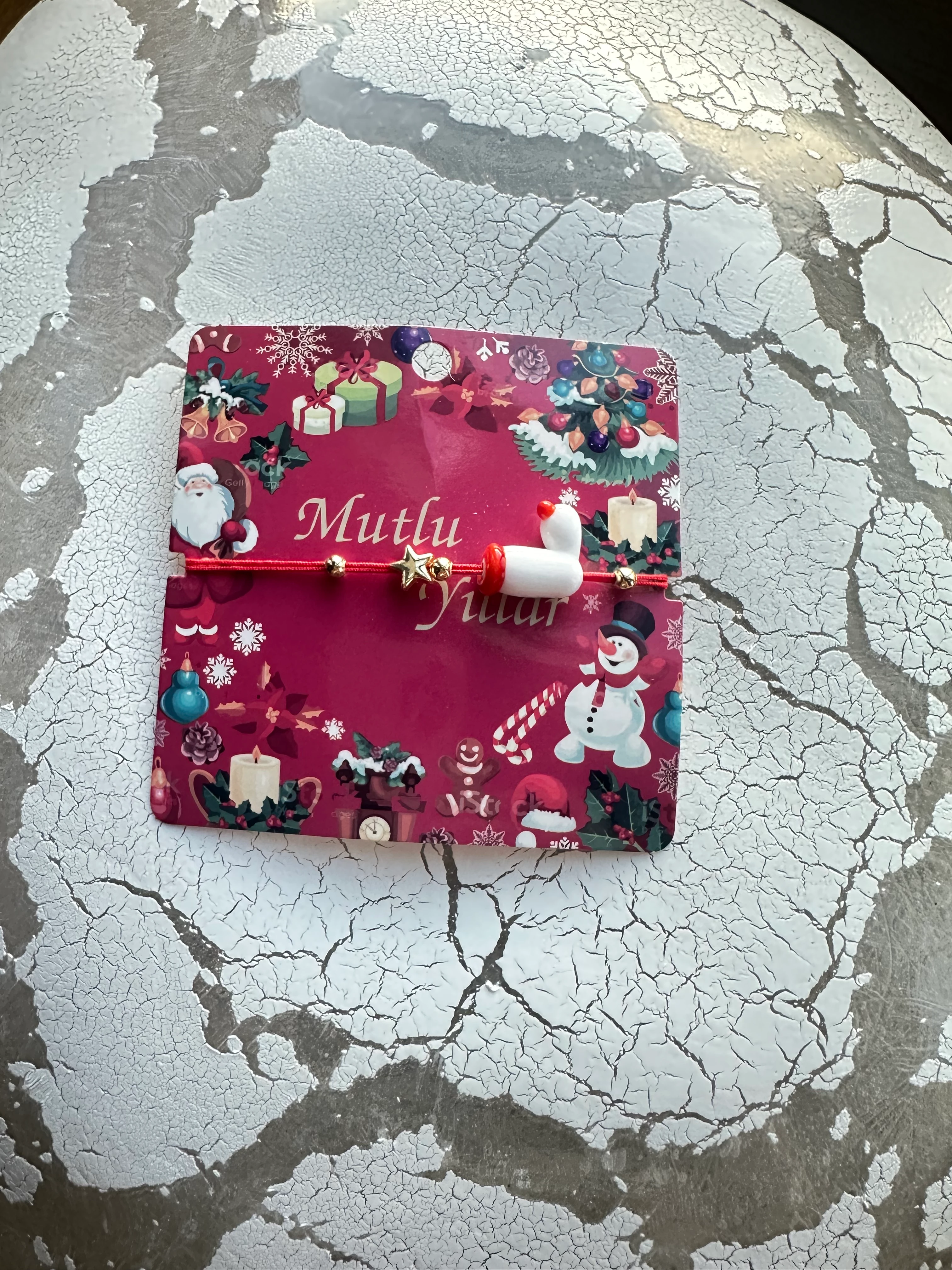 illys Beyaz Cam Çizme Figür Kırmızı İp Yılbaşı Bilekliği