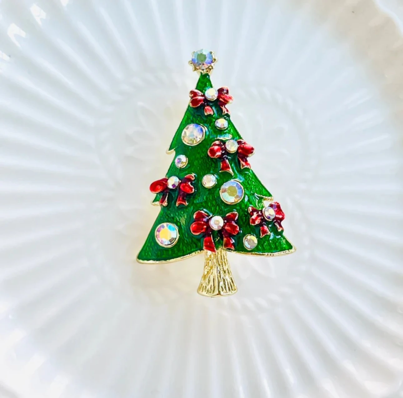 illys Yeşil Üstü Kırmızı Fiyonk Yılbaşı Ağacı Broş