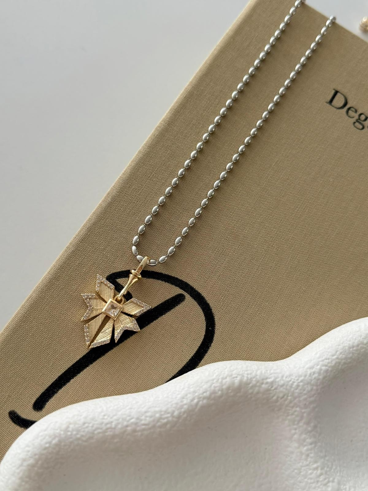 illys Gold Ortası Baget Taş Detaylı Yaprak Figür Çelik Kolye