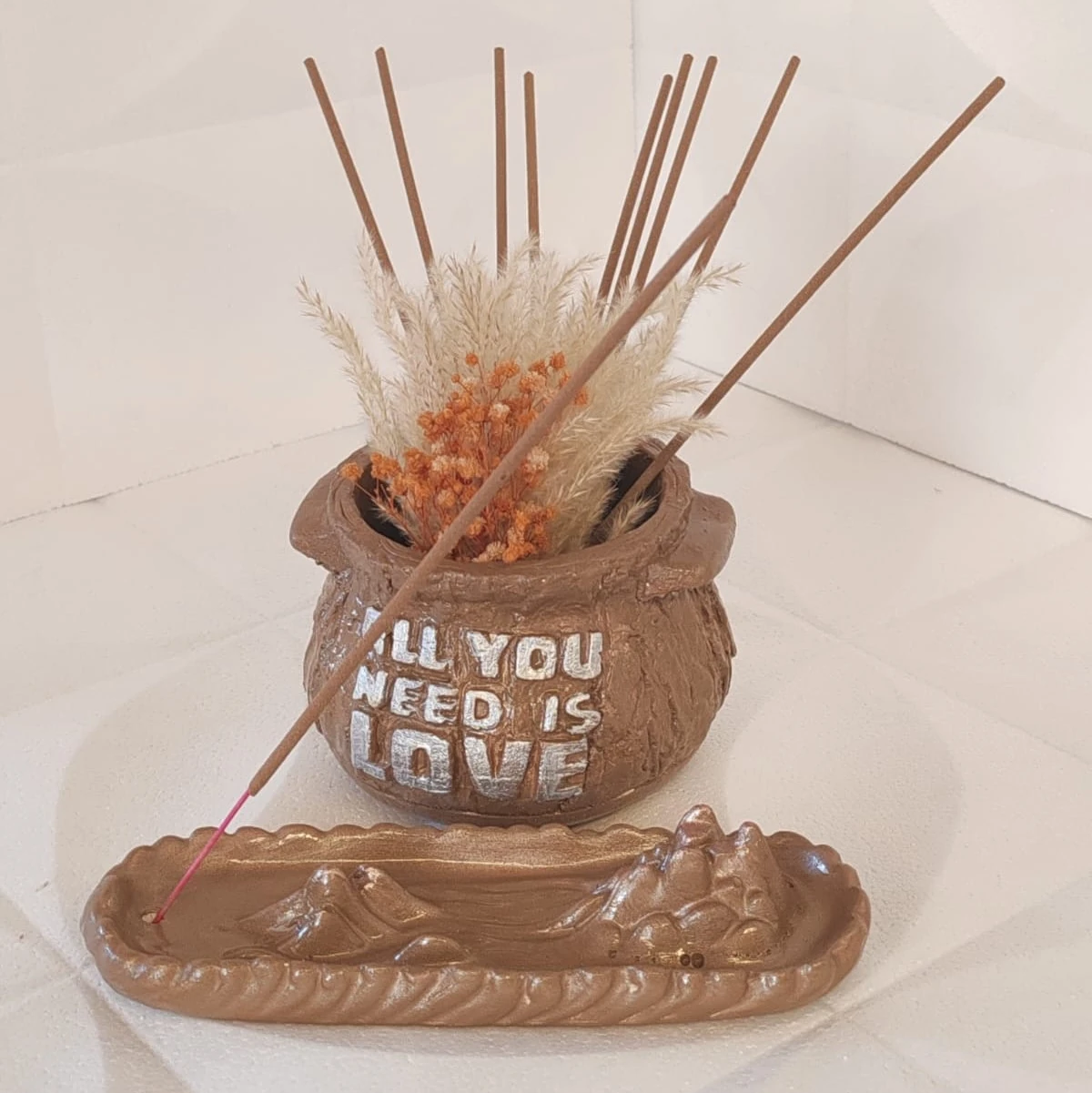 All you need ıs Love vazo çubuk tütsülük 10adet tütsü .