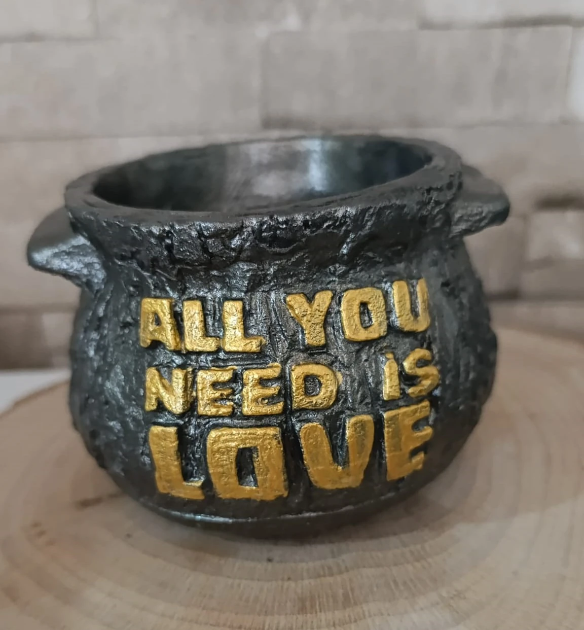 All you need ıs Love vazo 