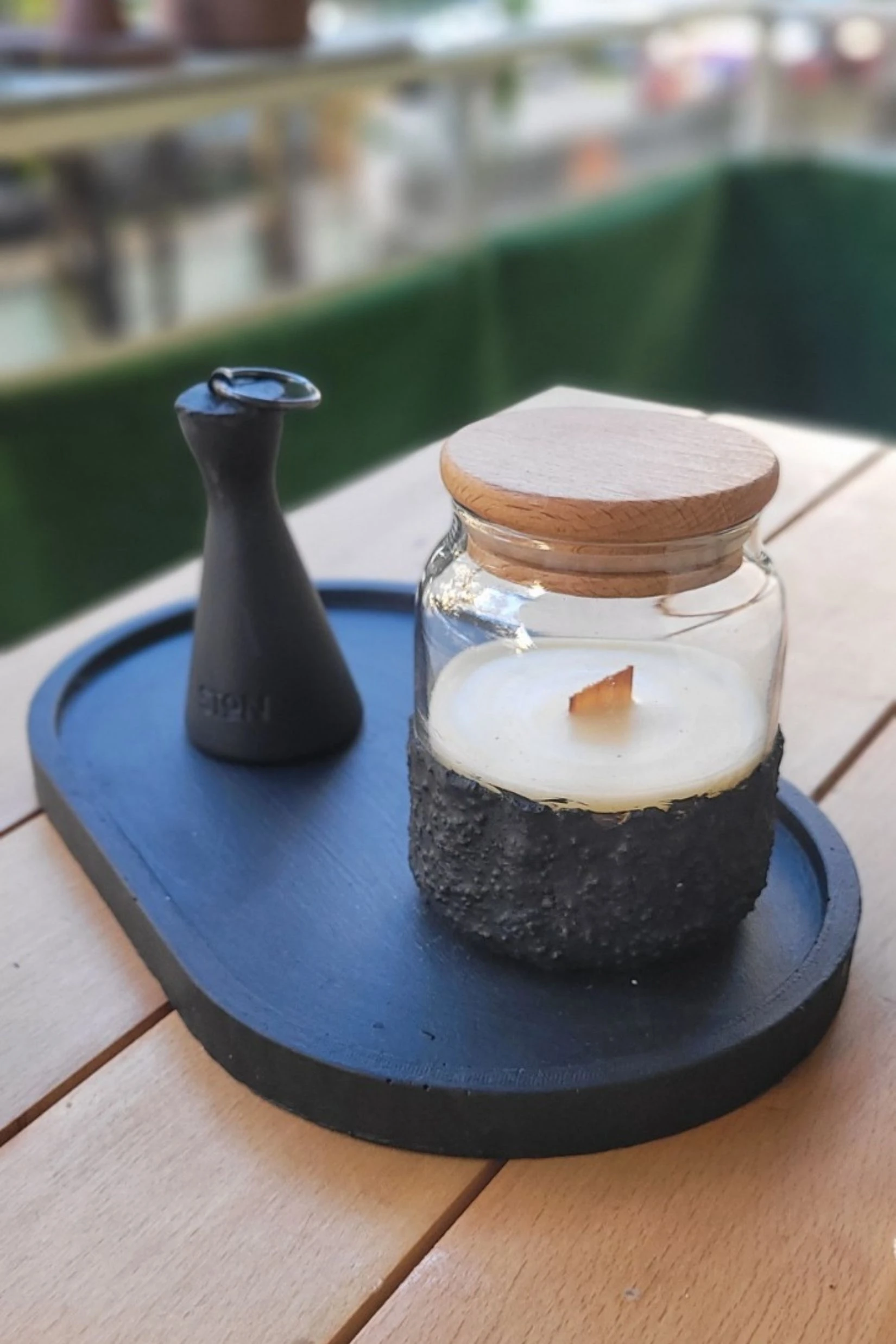 Beton & Cam 2’li Kavanoz Mum Seti – Mum Tabağı, Çakmak ve Mum Söndürücü Hediyeli