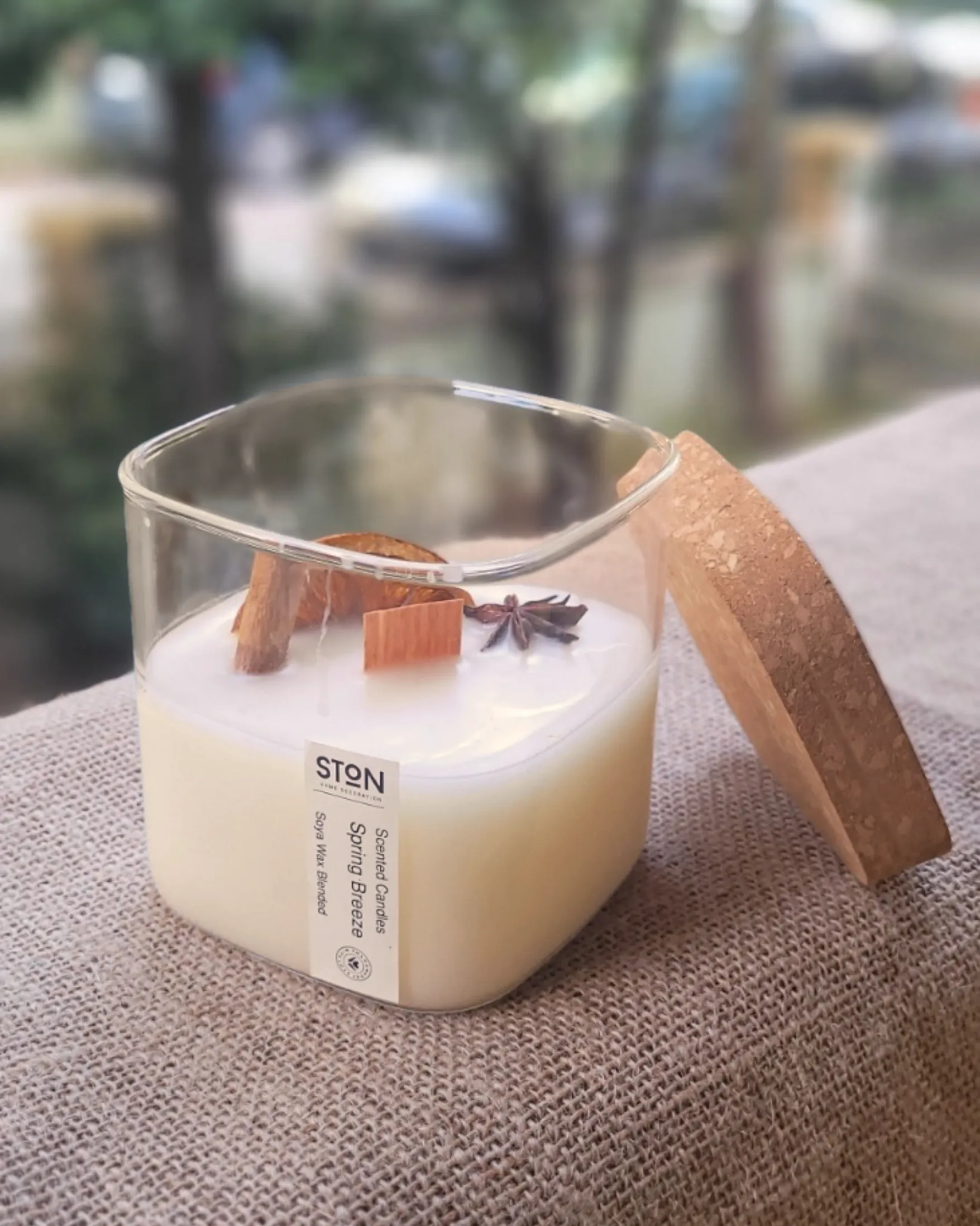 Ahşap Fitilli, Mantar Kapaklı Cam Kavanozda mum, Portakal & Tarçın & Anason Süslemeli - El Yapımı Soya Mum – 