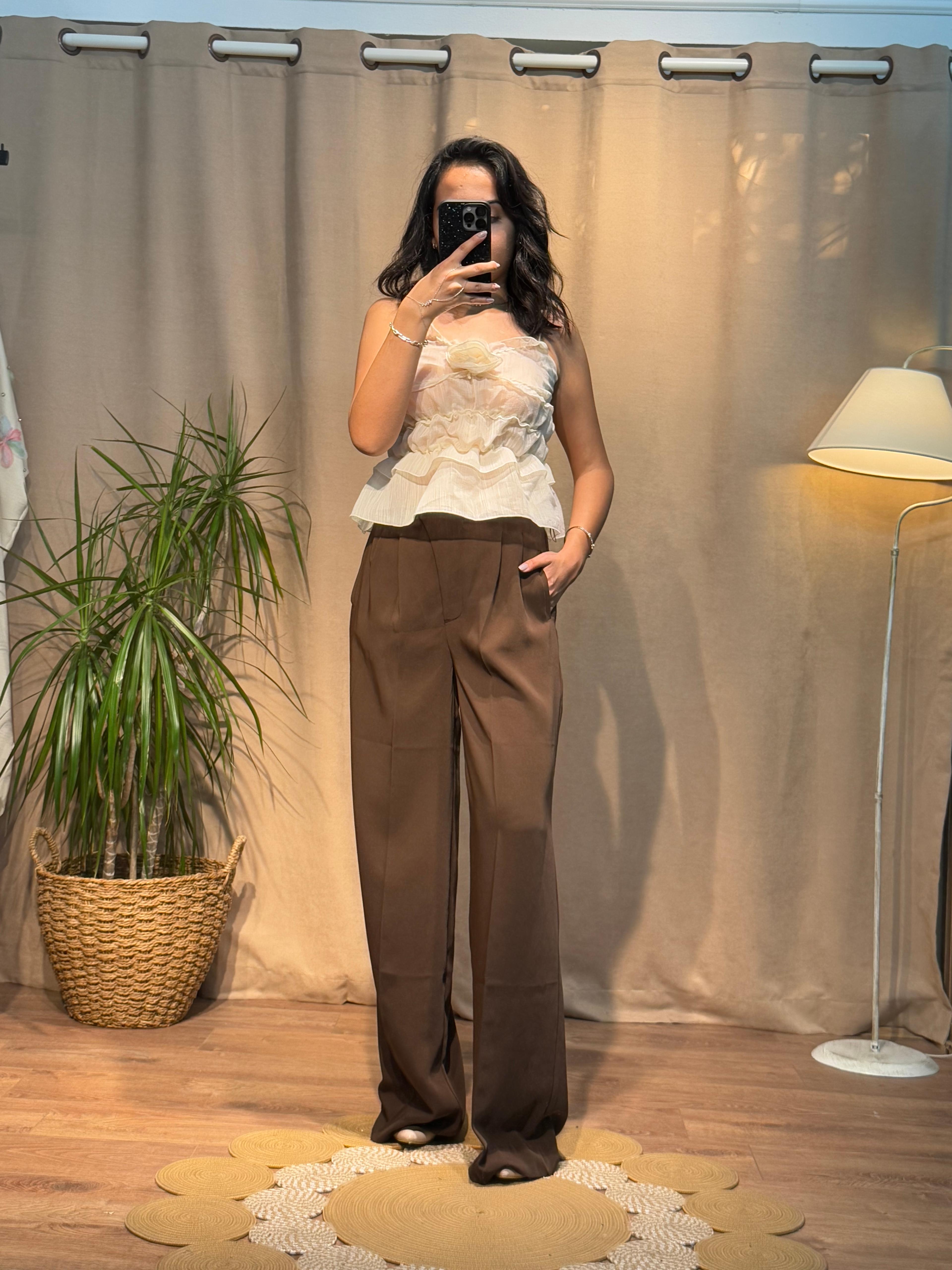 Gül Detaylı Askılı Bluz Krem Rengi 