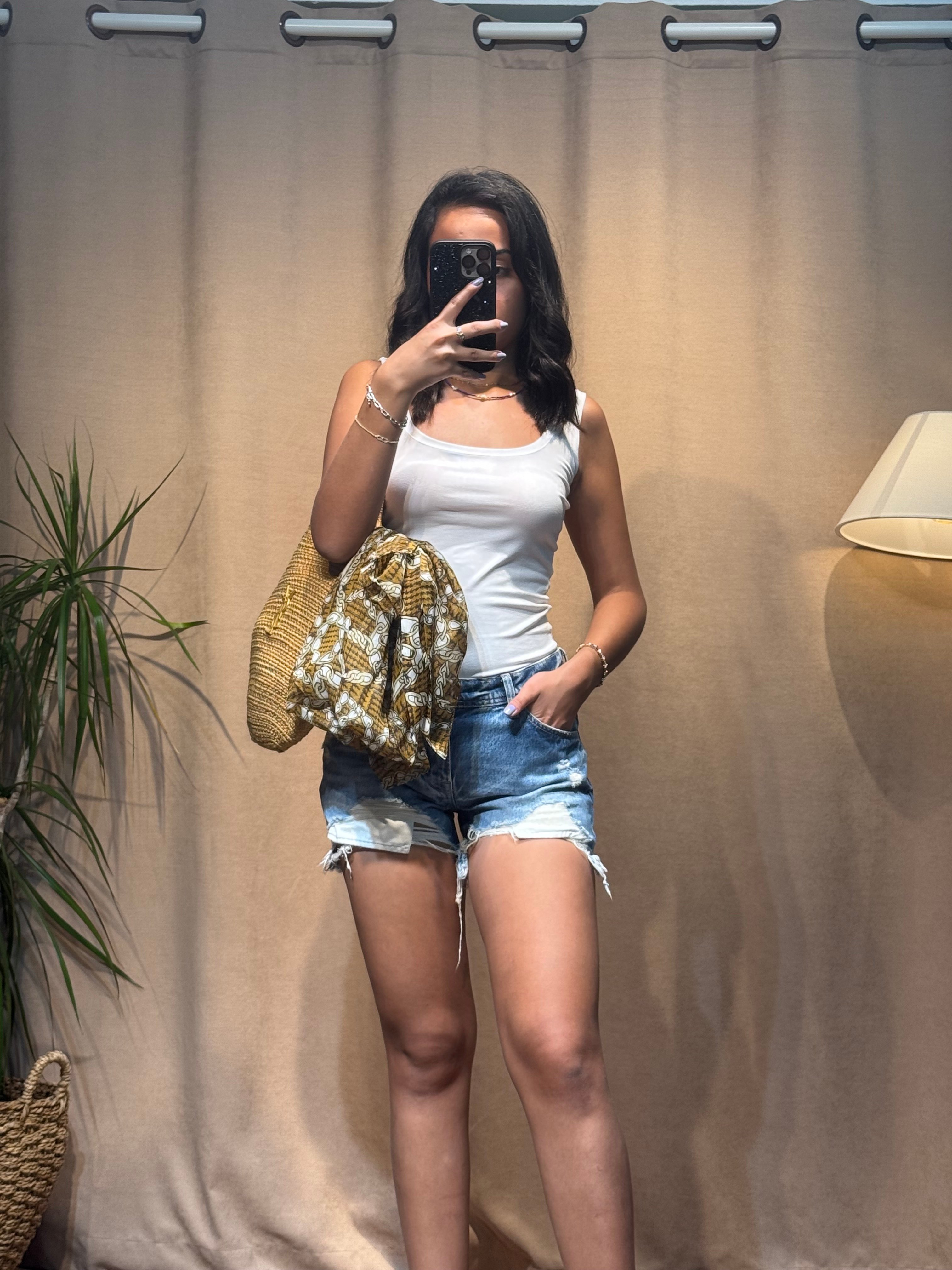 Denim Yırtık Şort