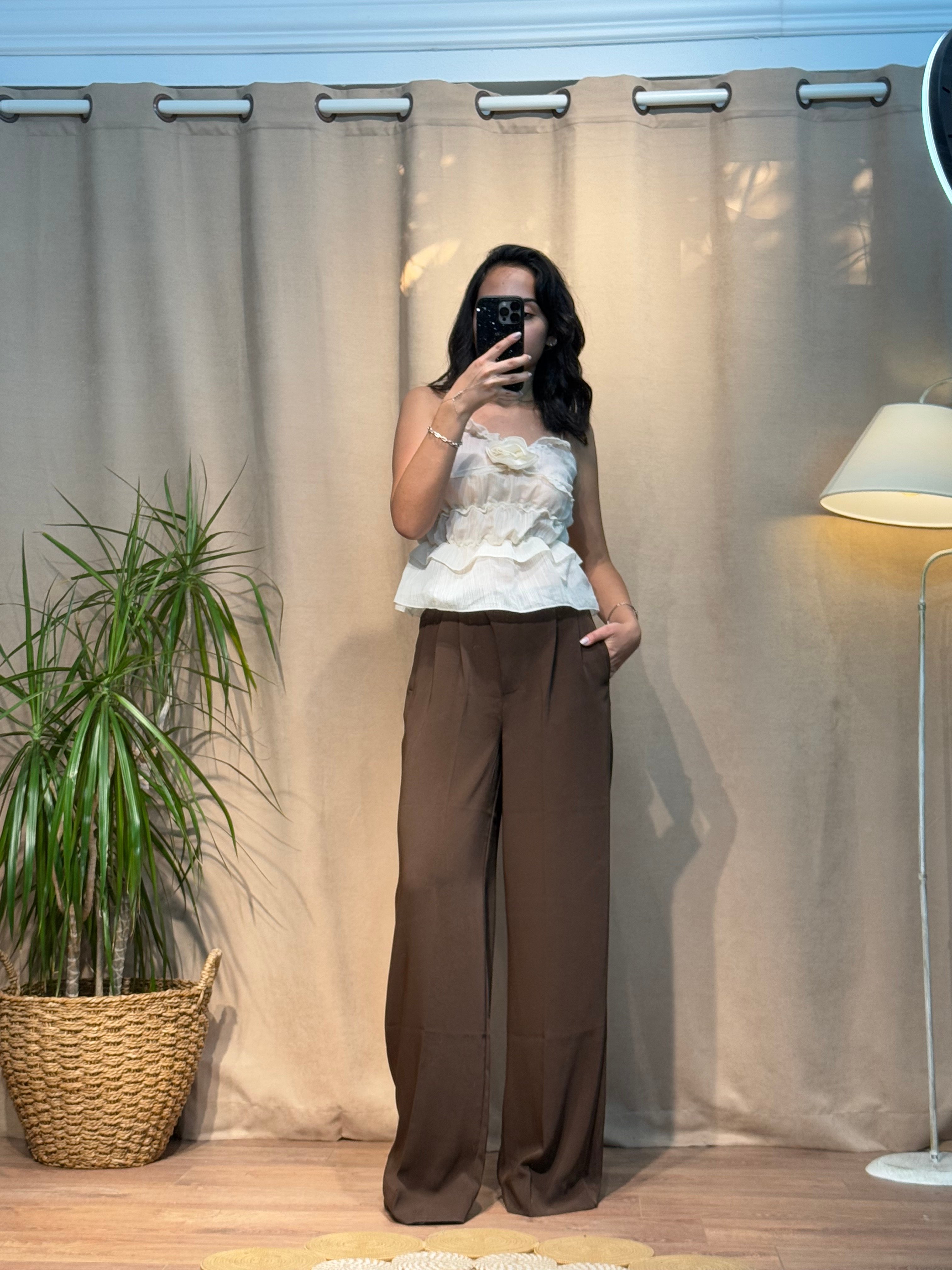 Gül Detaylı Askılı Bluz Krem Rengi 