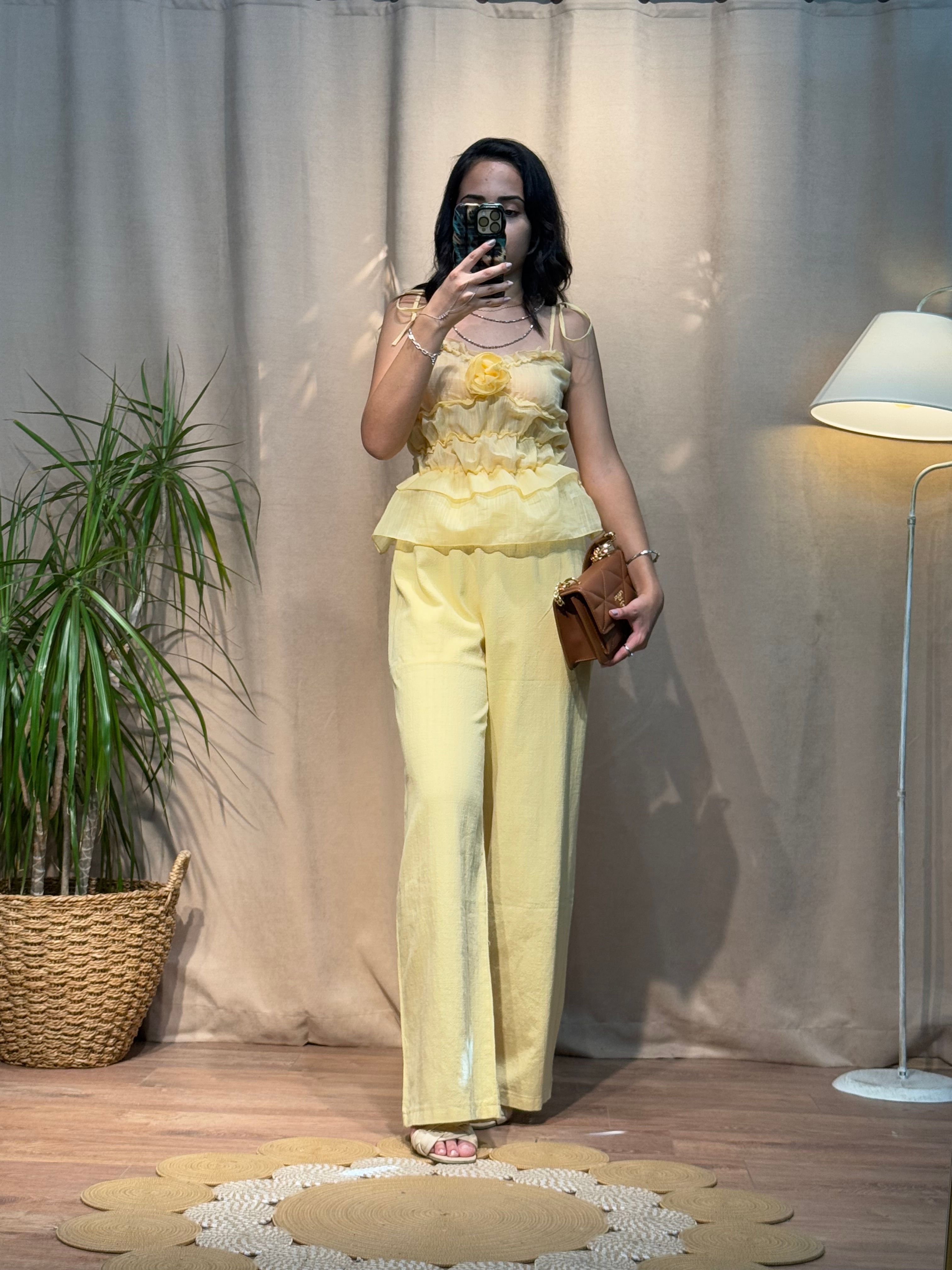 Gül Detaylı Askılı Bluz Sarı