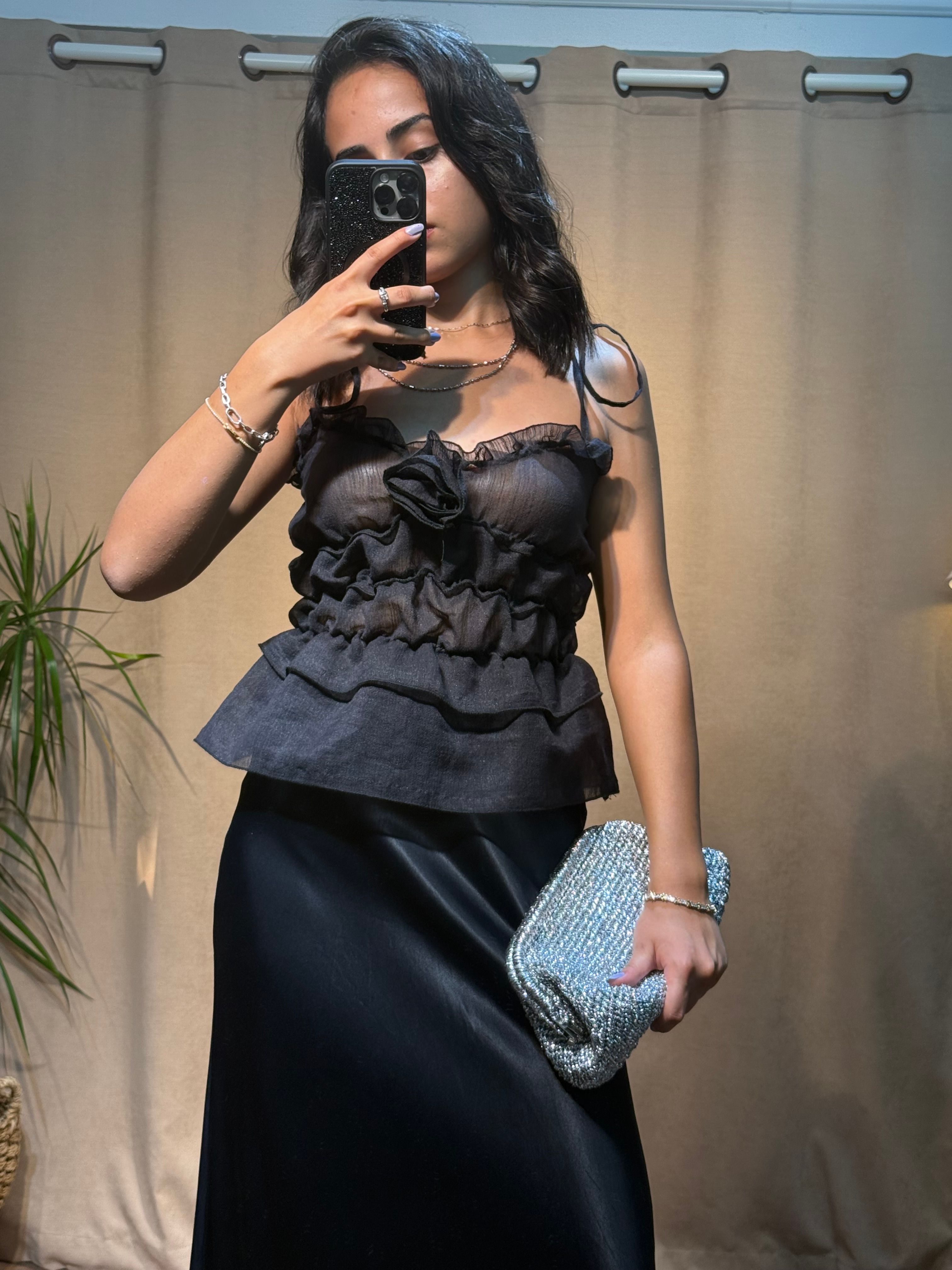 Gül Detaylı Askılı Bluz Siyah