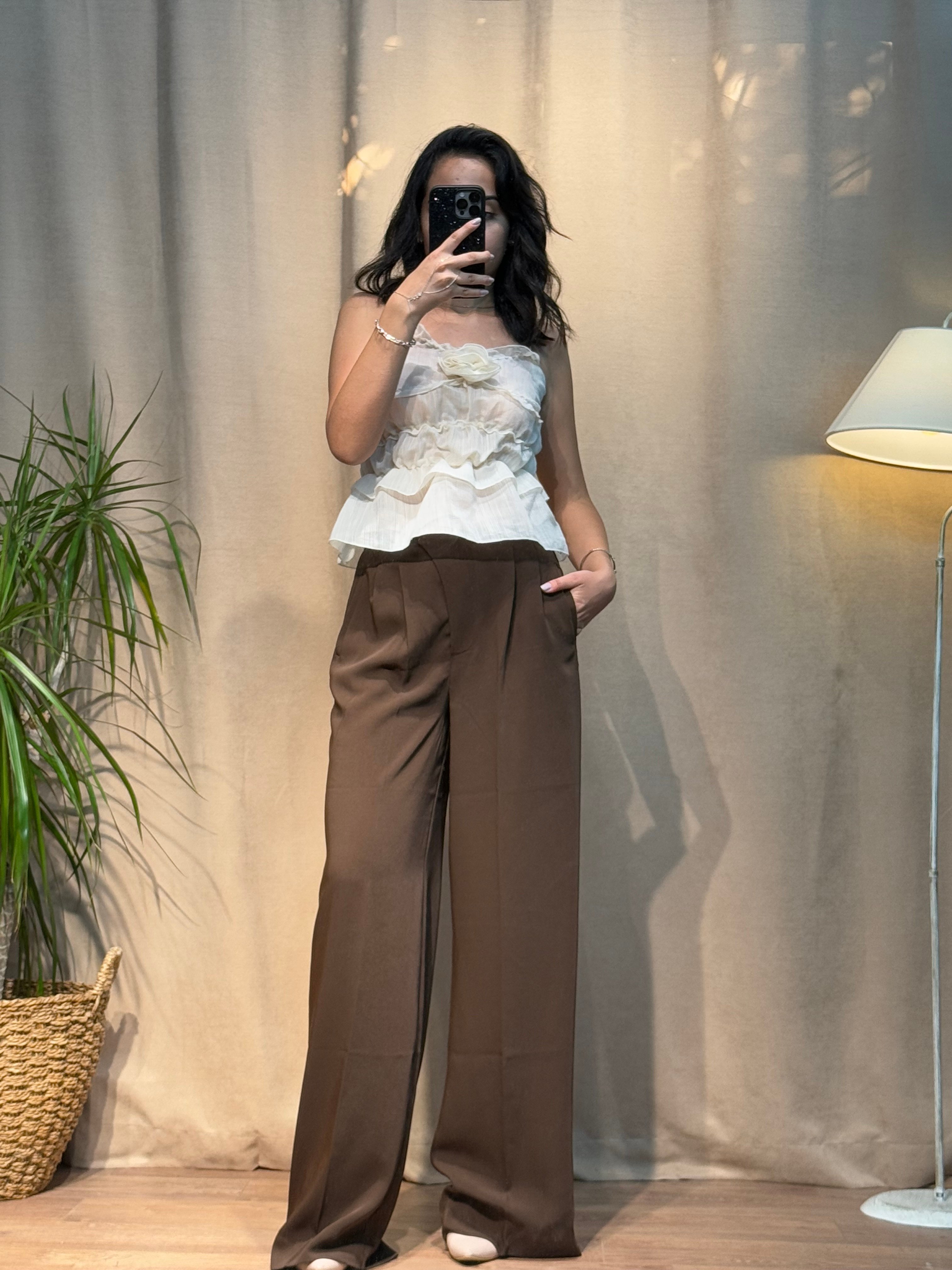 Gül Detaylı Askılı Bluz Krem Rengi 