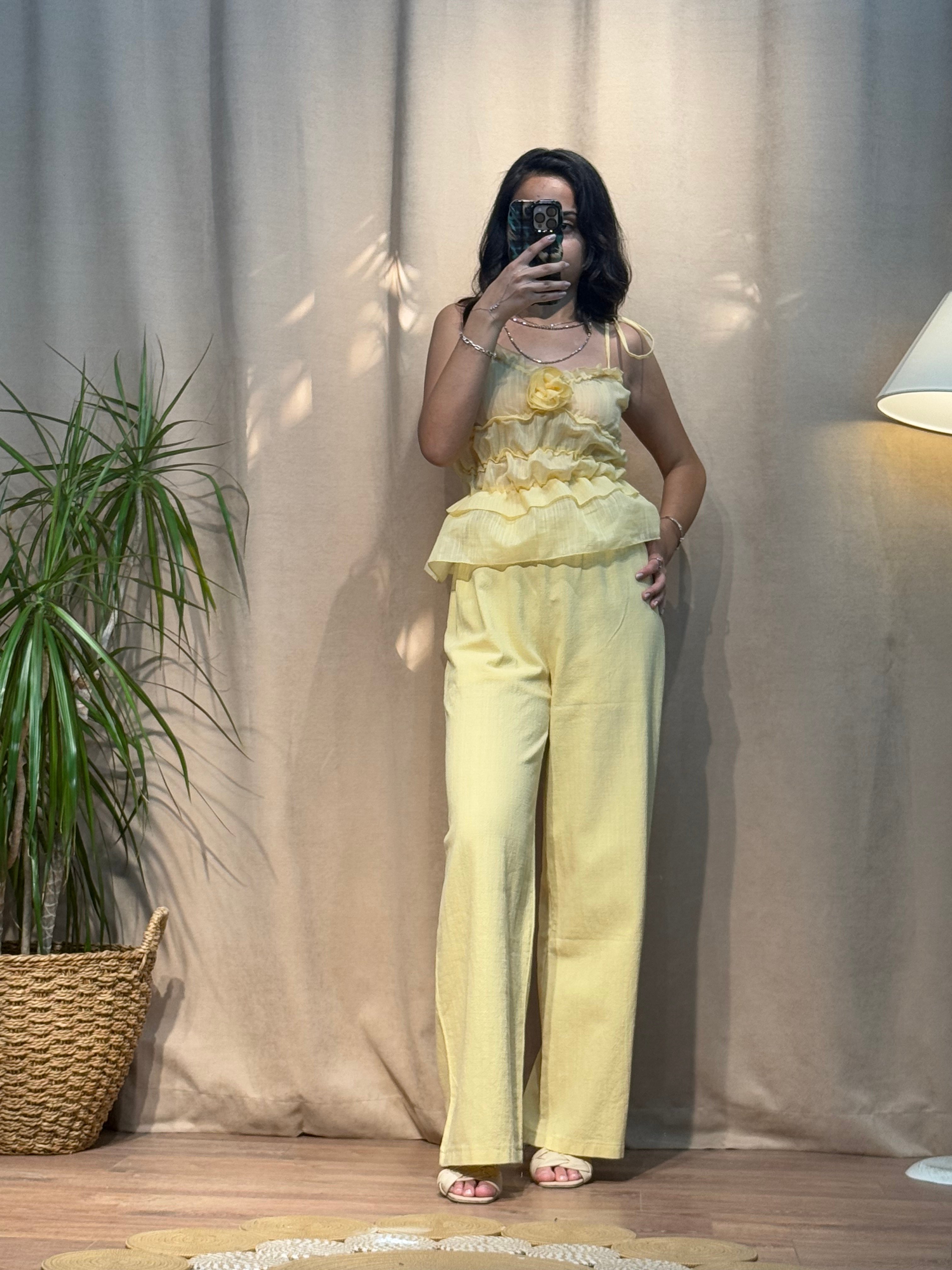 Gül Detaylı Askılı Bluz Sarı