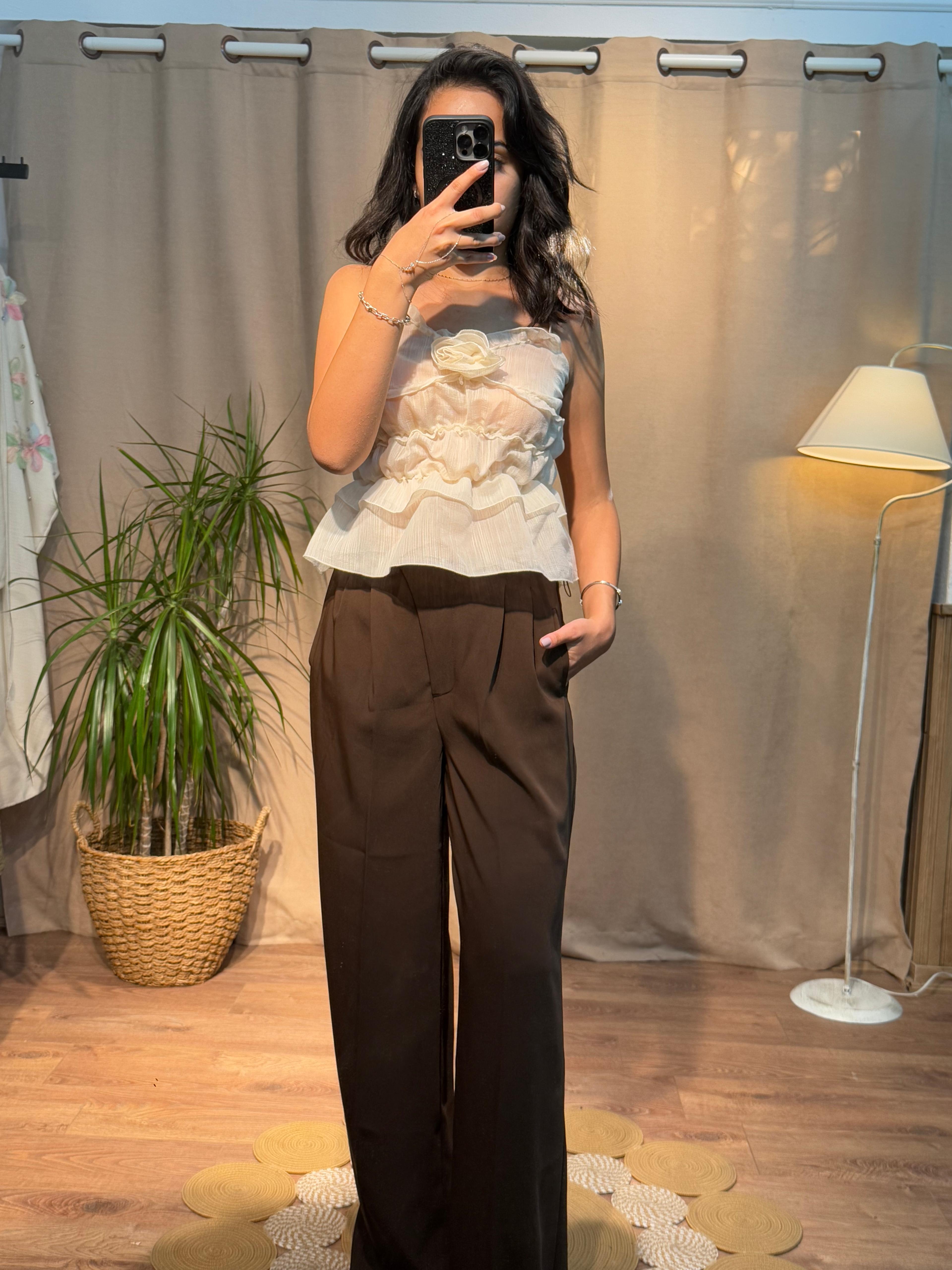 Gül Detaylı Askılı Bluz Krem Rengi 