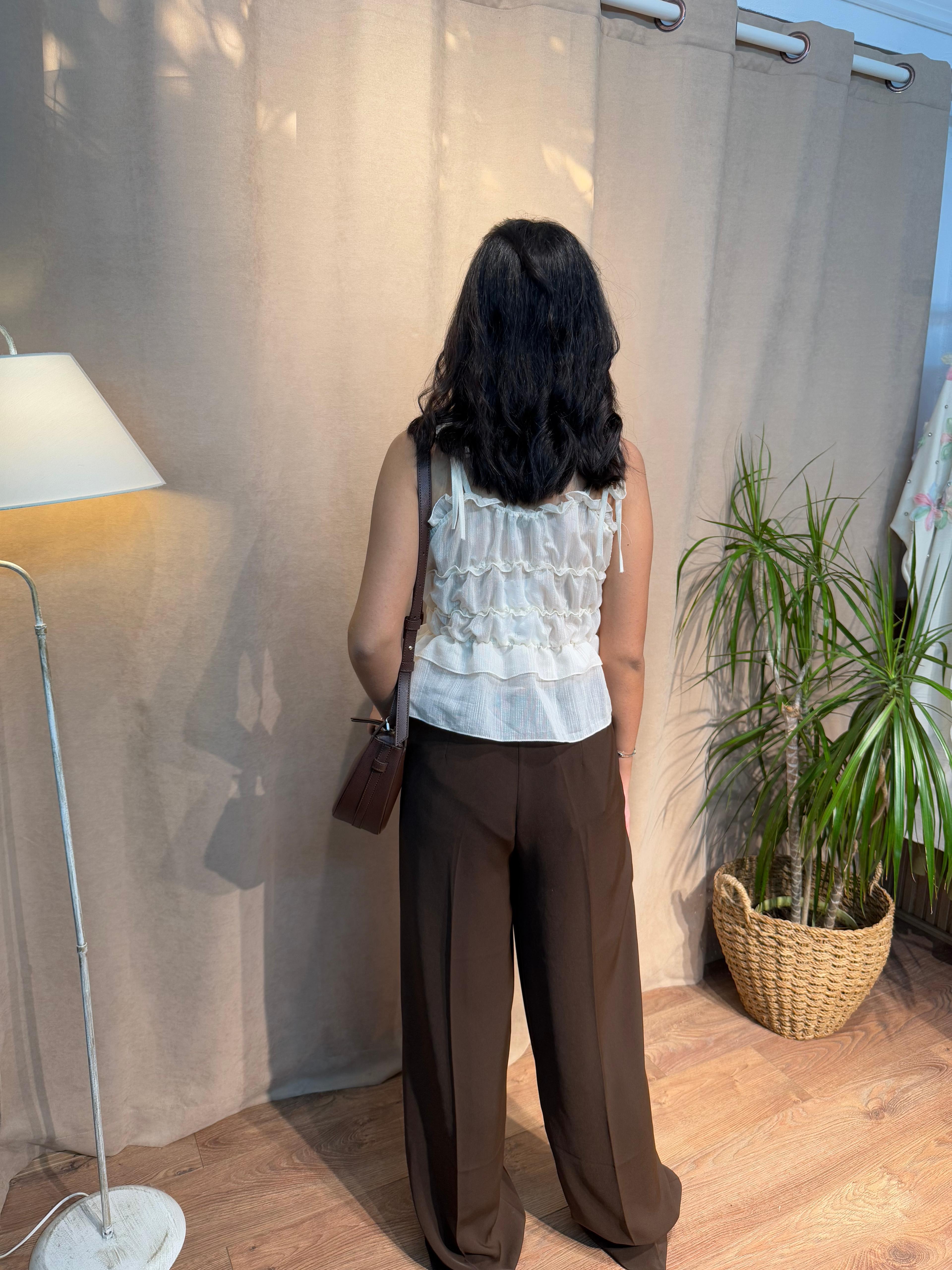 Gül Detaylı Askılı Bluz Krem Rengi 