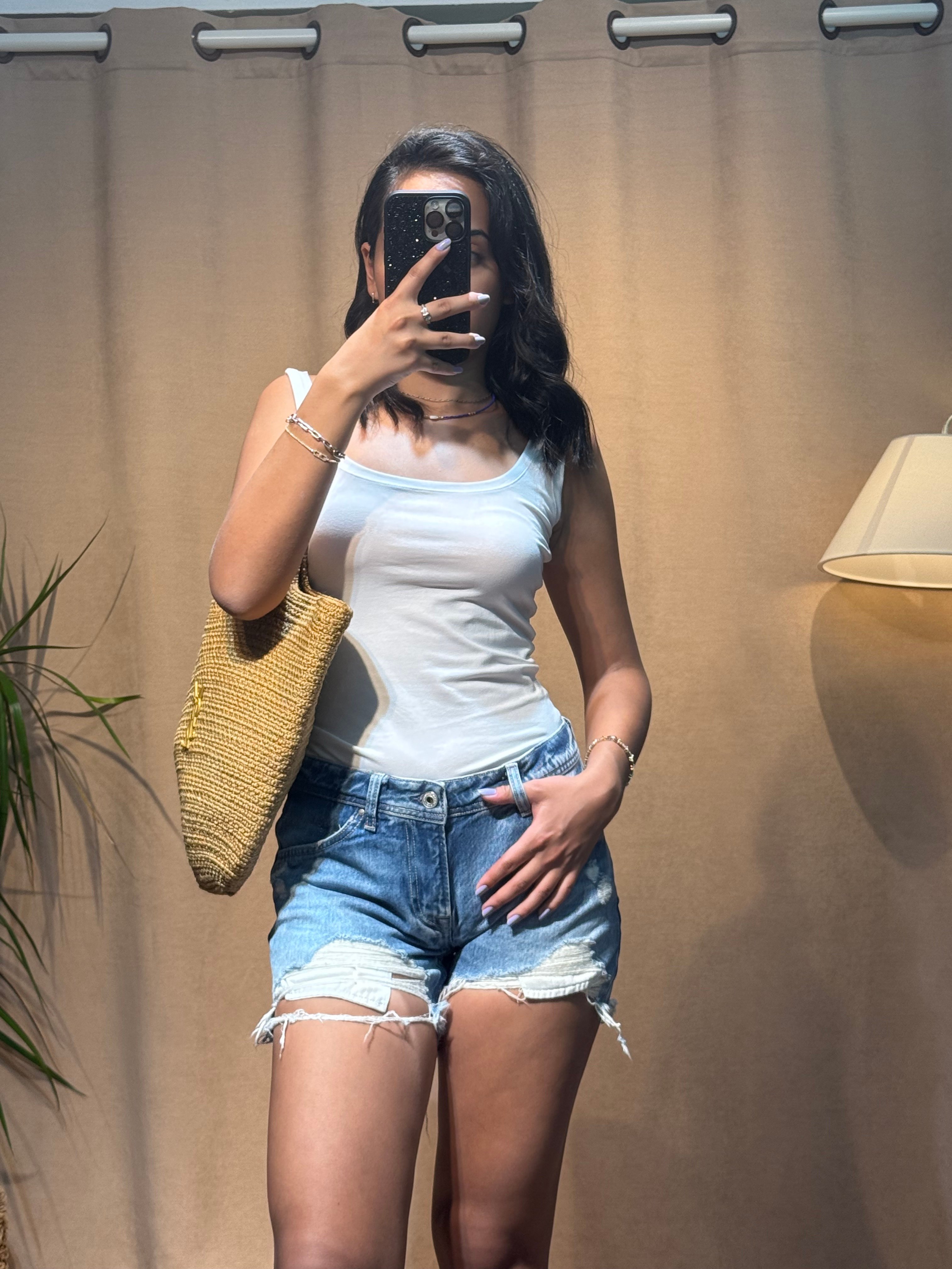 Denim Yırtık Şort