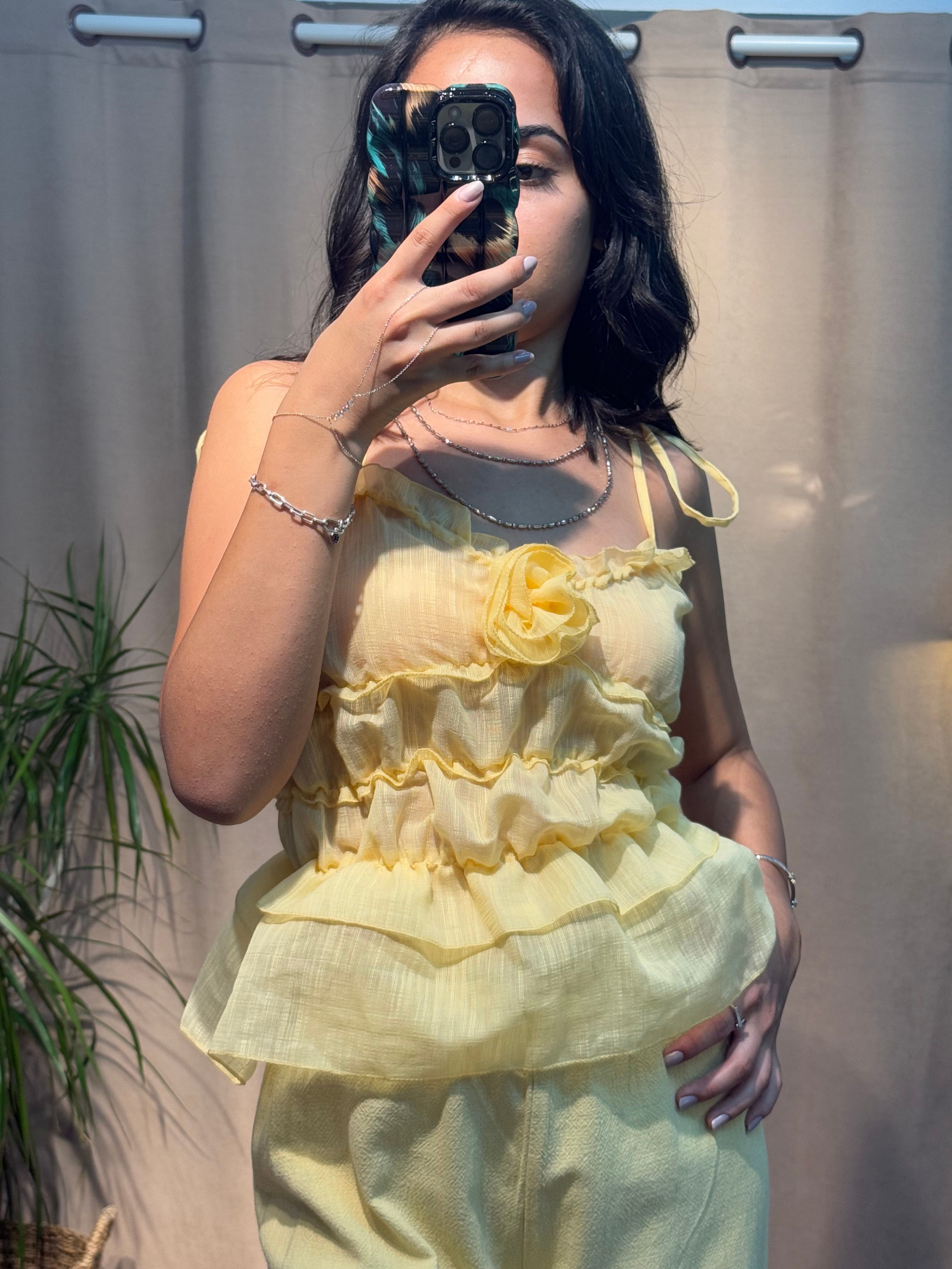 Gül Detaylı Askılı Bluz Sarı