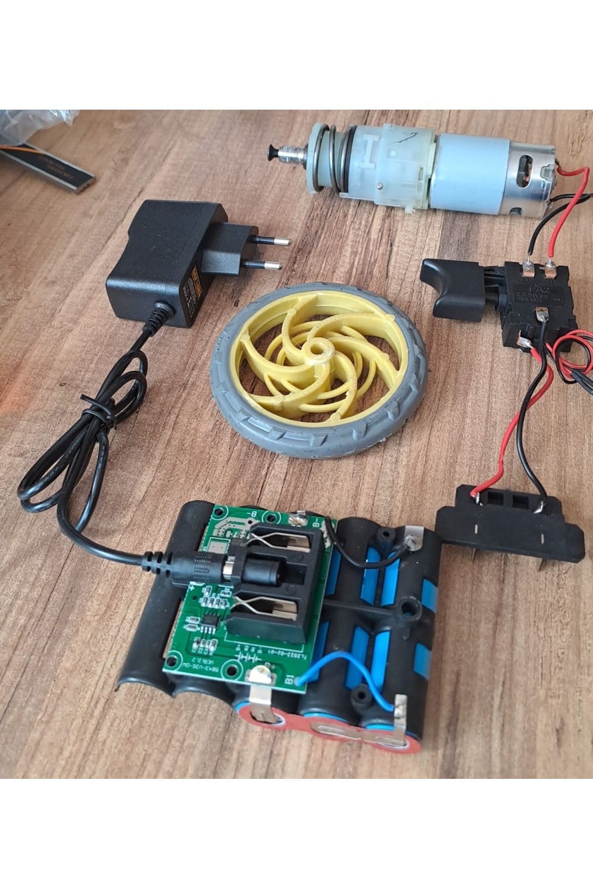 Motor Tork Dişli Hız Kontrol Tetiği Batarya Şarj Cihazı Tekerlek Proje Okul Ödev Scooter Araç Imalat