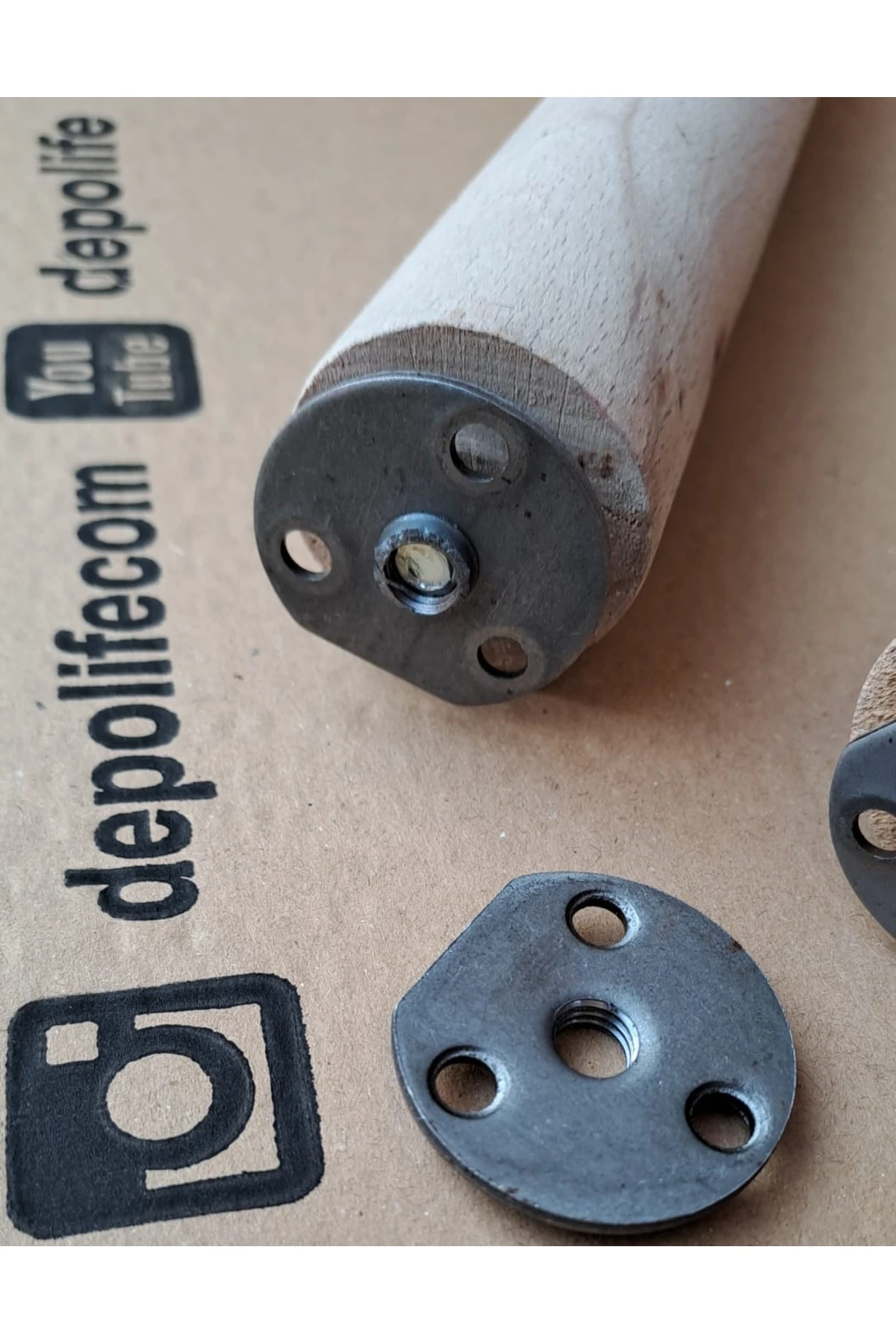 Kanepe Sehpa Masa Için Ahşap Ayak Bağlantı Aparatı Metal Montaj Braketi 4 Adet M8 Girişli