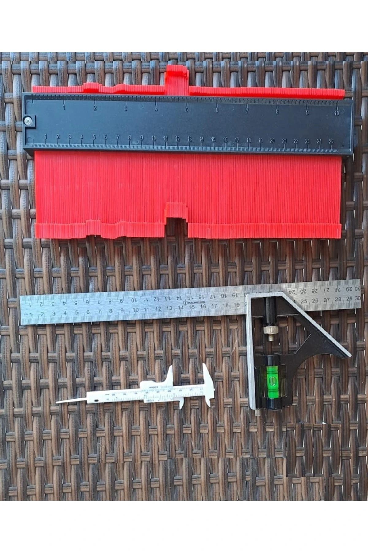 Su terazili ayarlı Kombine cetvel Açı ölçer Kalıp Tarağı Kumpas Marangoz Mühendis 45°/90° 300mm