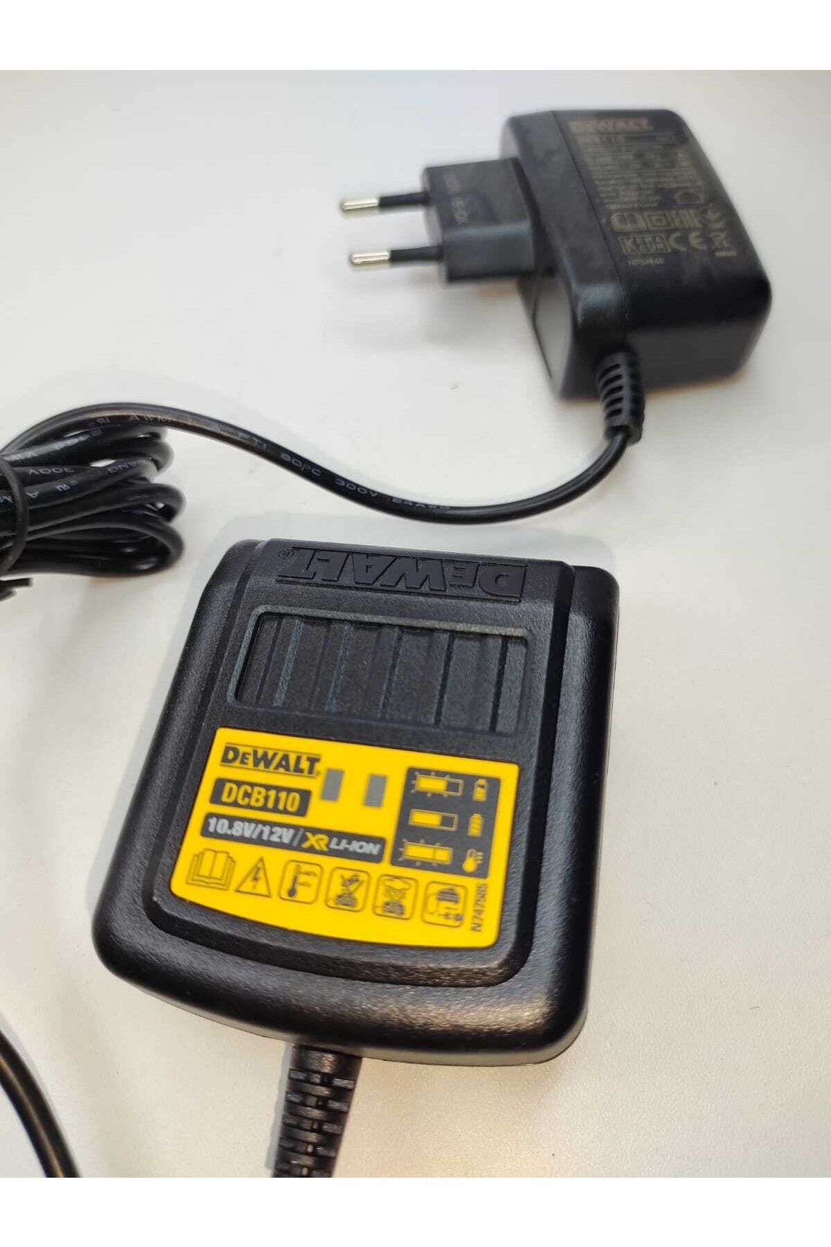Dcb110 10,8volt - 12v Xr Li-ıon Batarya Şarj Ünitesi