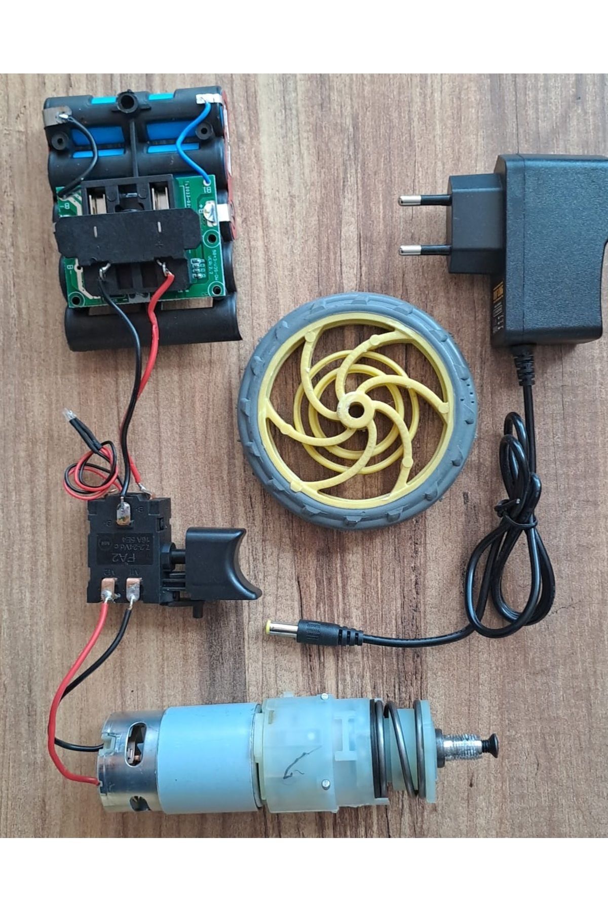 Motor Tork Dişli Hız Kontrol Tetiği Batarya Şarj Cihazı Tekerlek Proje Okul Ödev Scooter Araç Imalat