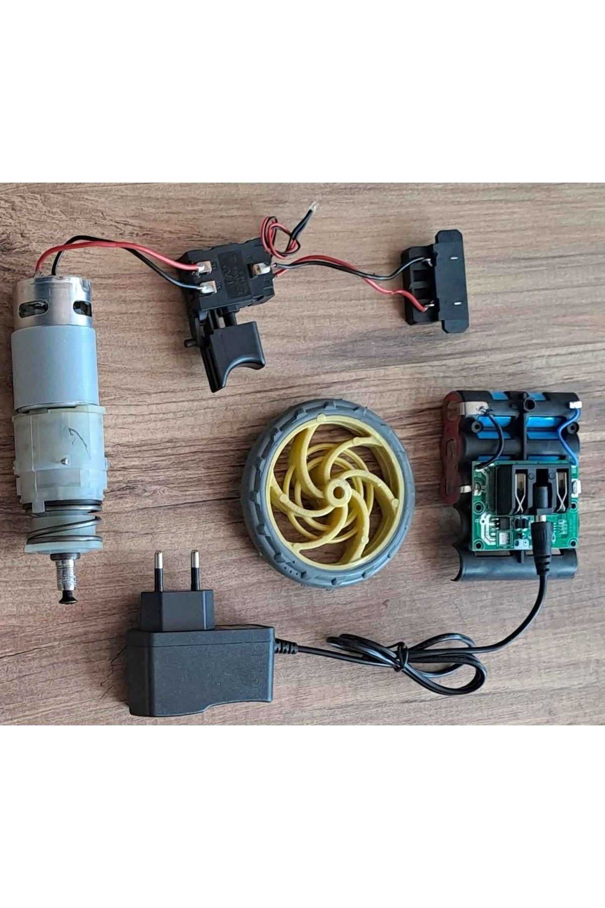 Motor Tork Dişli Hız Kontrol Tetiği Batarya Şarj Cihazı Tekerlek Proje Okul Ödev Scooter Araç Imalat