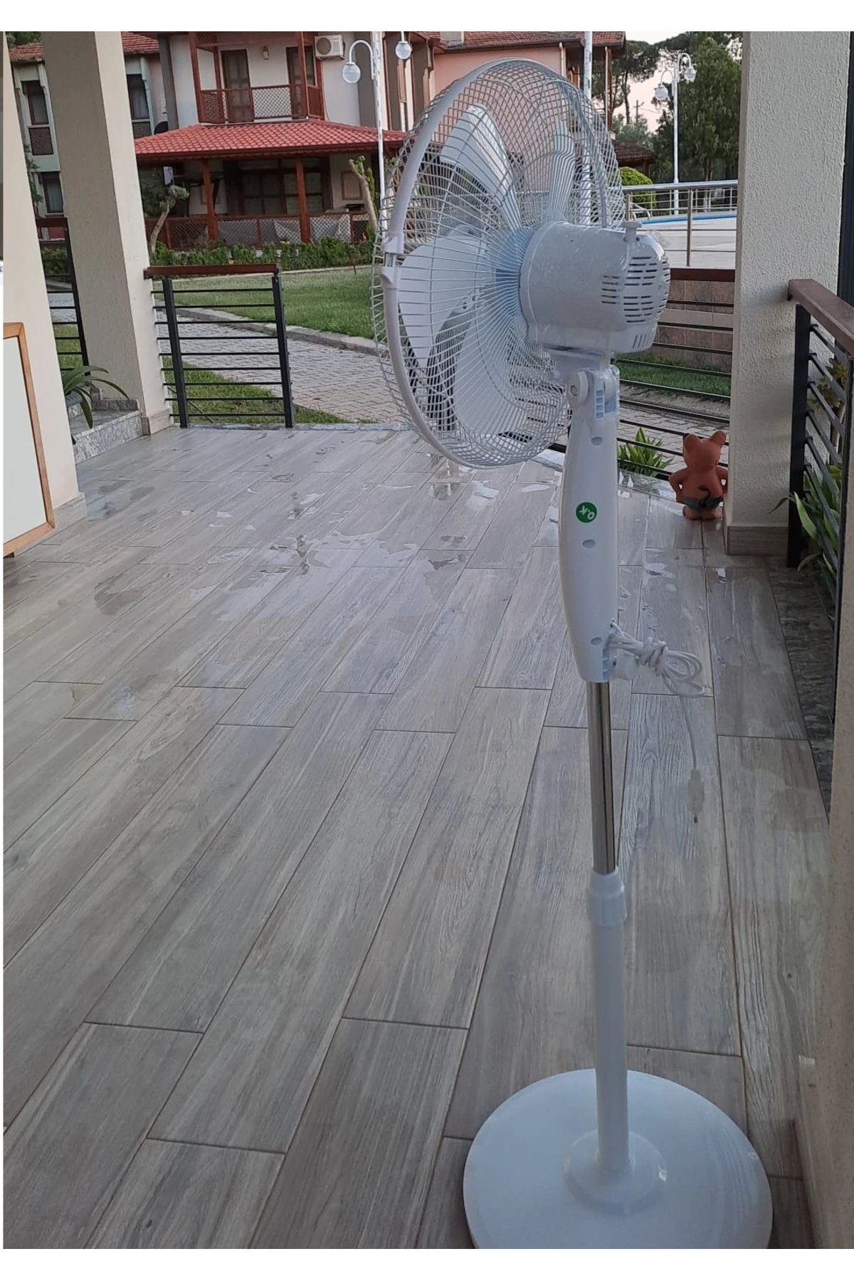 Ayaklı Beyaz Vantilatör 55 Wat 5 Pervane Sessiz Simit Ayaklı Sağ Sol Dönme Fonksiyonlu 55w