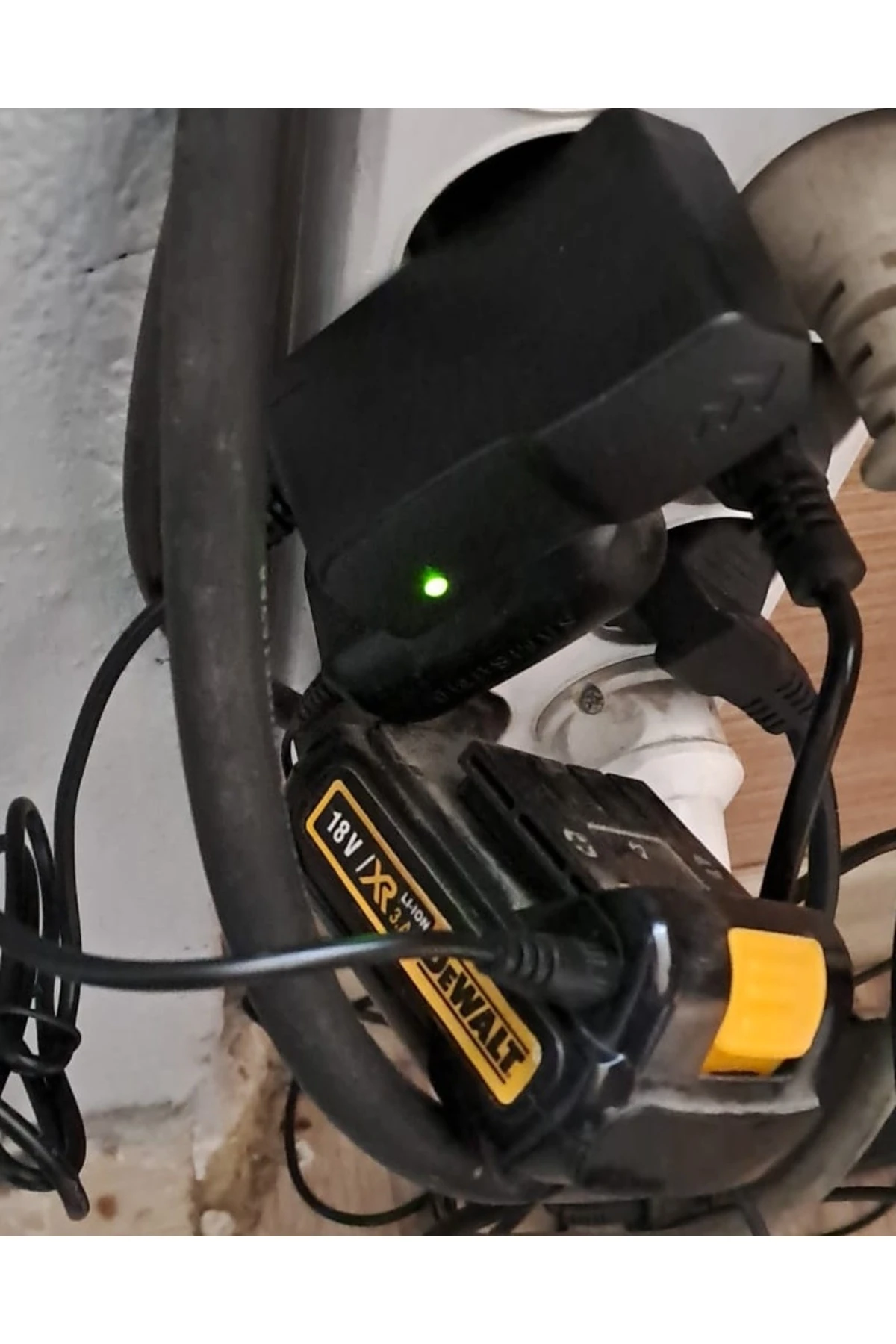 Şarjlı Matkap Için Şarj Adaptörü 12 Volt Li-on Pil Şarjlı Yedek pil Üniversal Batarya şarjı 18650