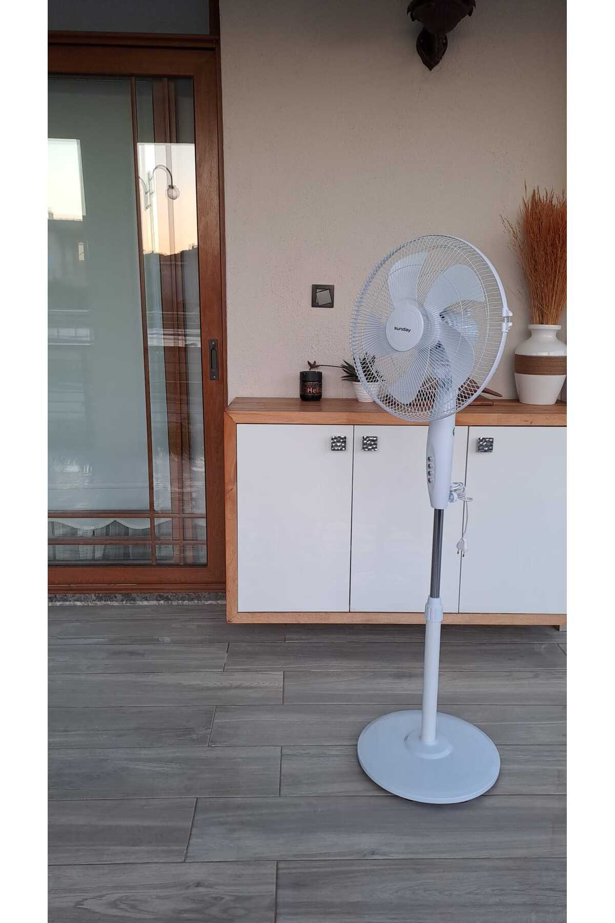 Ayaklı Beyaz Vantilatör 55 Wat 5 Pervane Sessiz Simit Ayaklı Sağ Sol Dönme Fonksiyonlu 55w