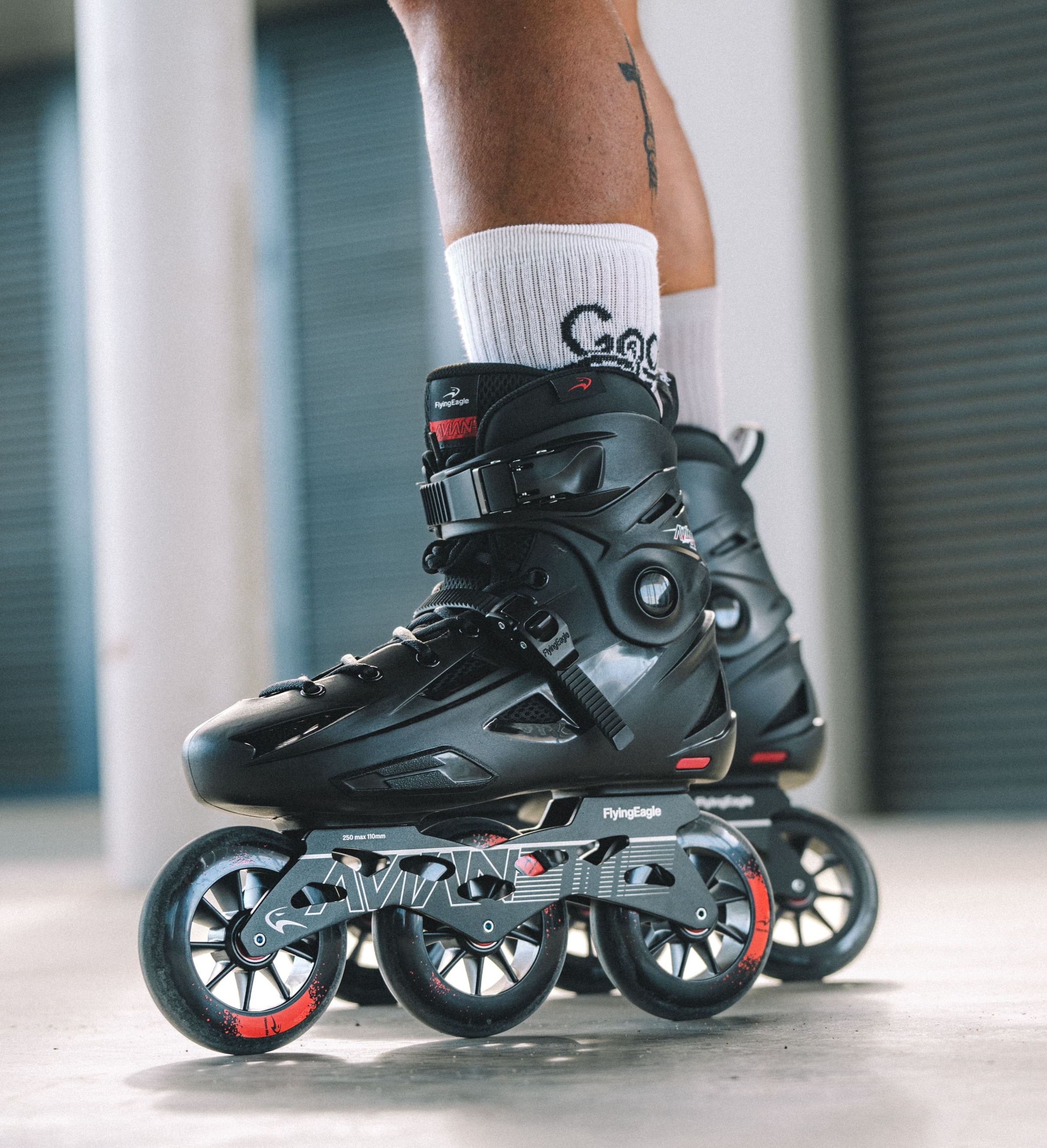 Flying Eagle Avian T110 Black Red Urban Paten