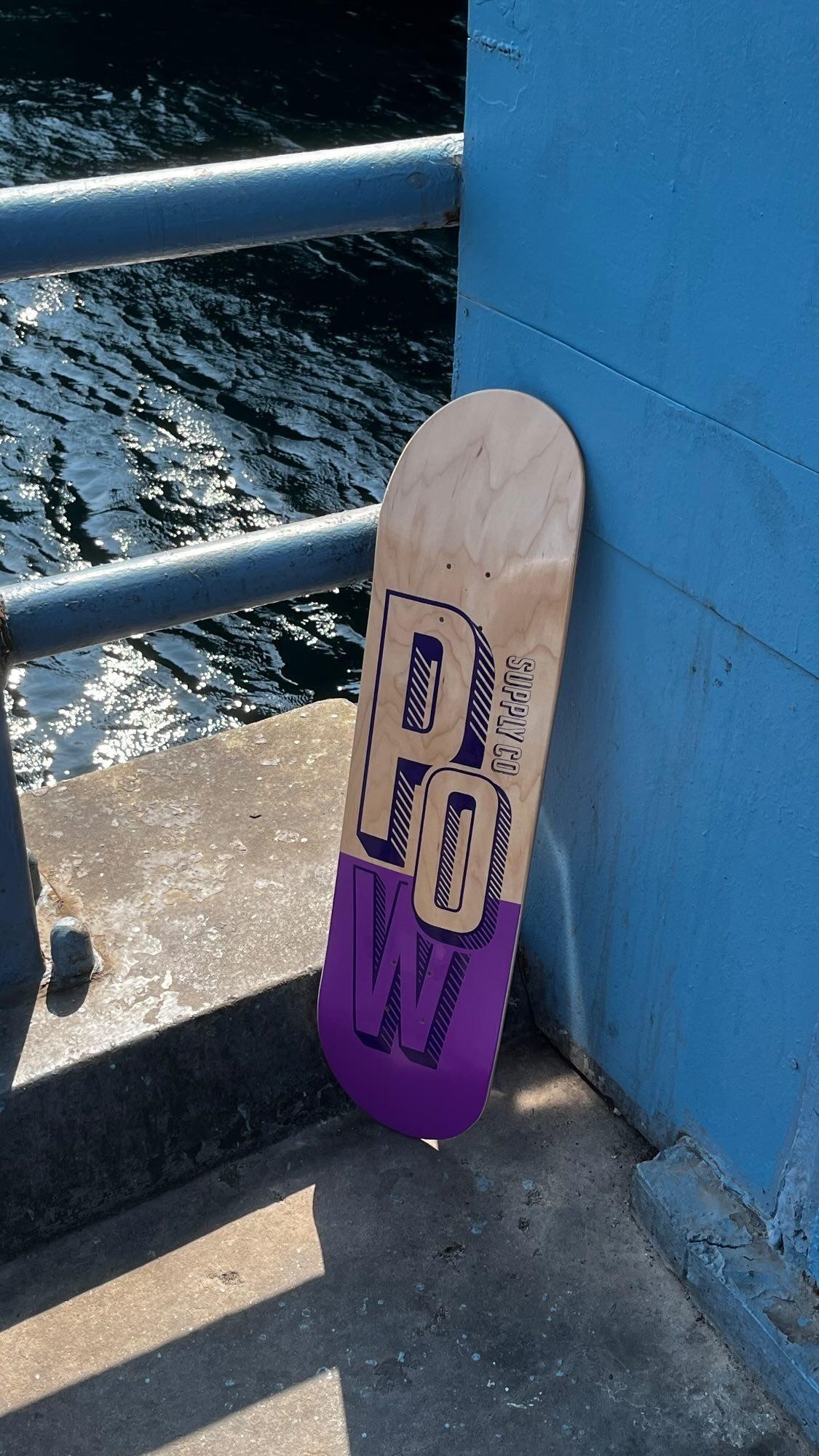 Pow Supply Co 8,25 Stack Logo Kaykay Tahtası