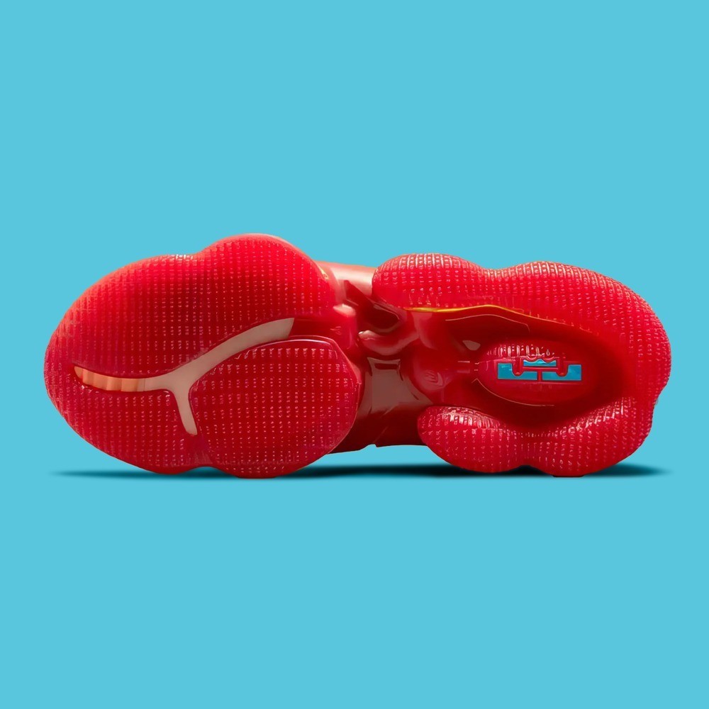  Nike LeBron 19 Tune Squad