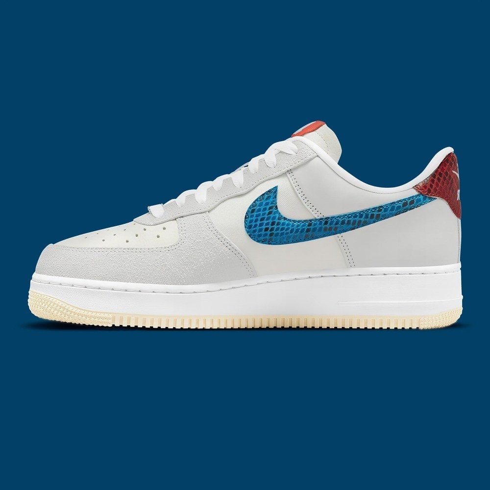 Nike Air Force 1 Low SP Undefeated 5 On It Dunk vs. AF1