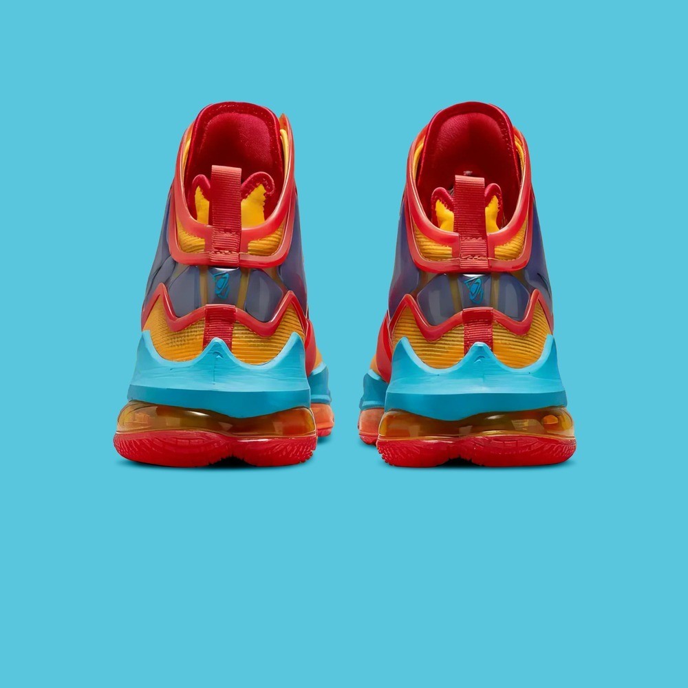  Nike LeBron 19 Tune Squad
