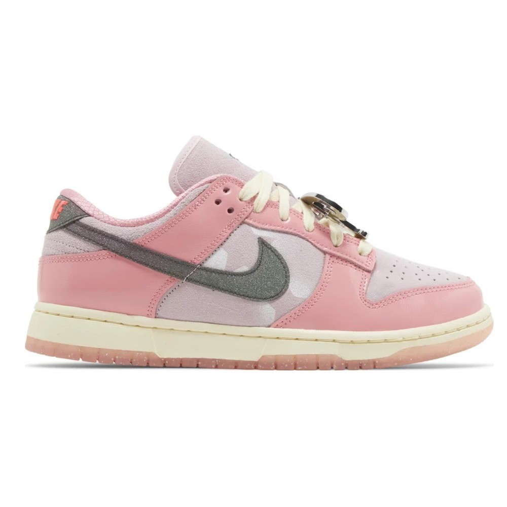 Nike Dunk Low LX Barbie