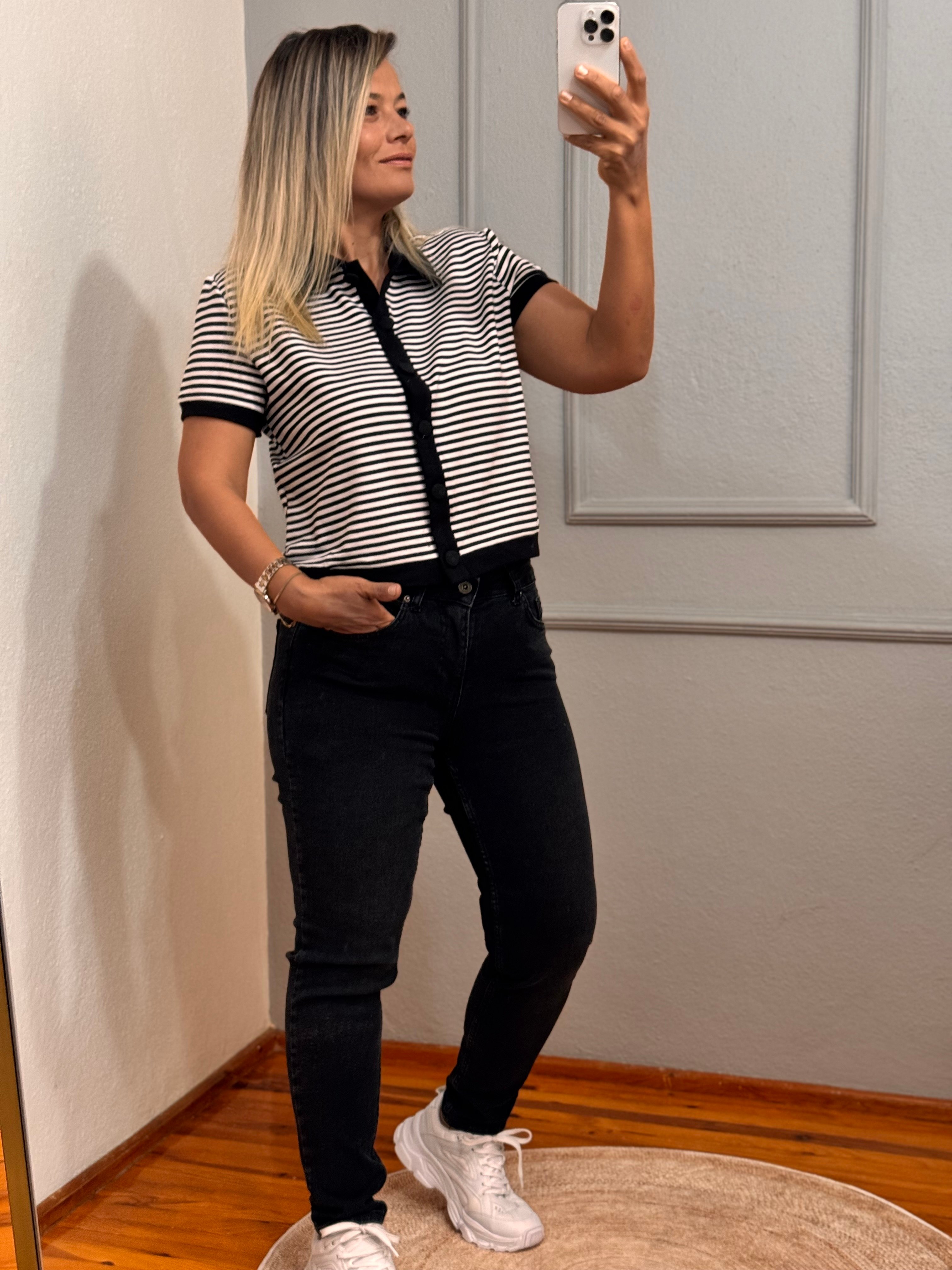 POLO  YAKA DÜĞME DETAYLI TİŞÖRT