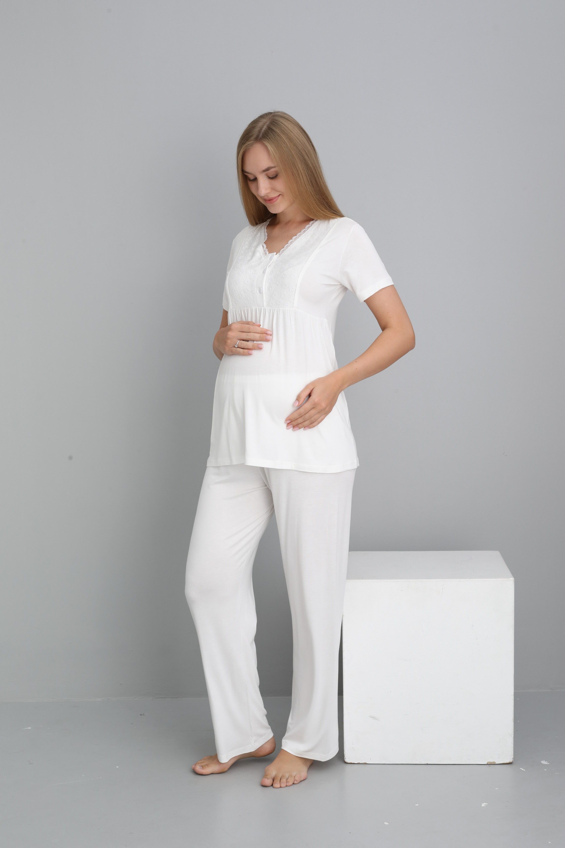 4517 Dantel Detaylı Sabahlıklı Emzirmeye Uygun Hamile ve Lohusa Pijama Takımı