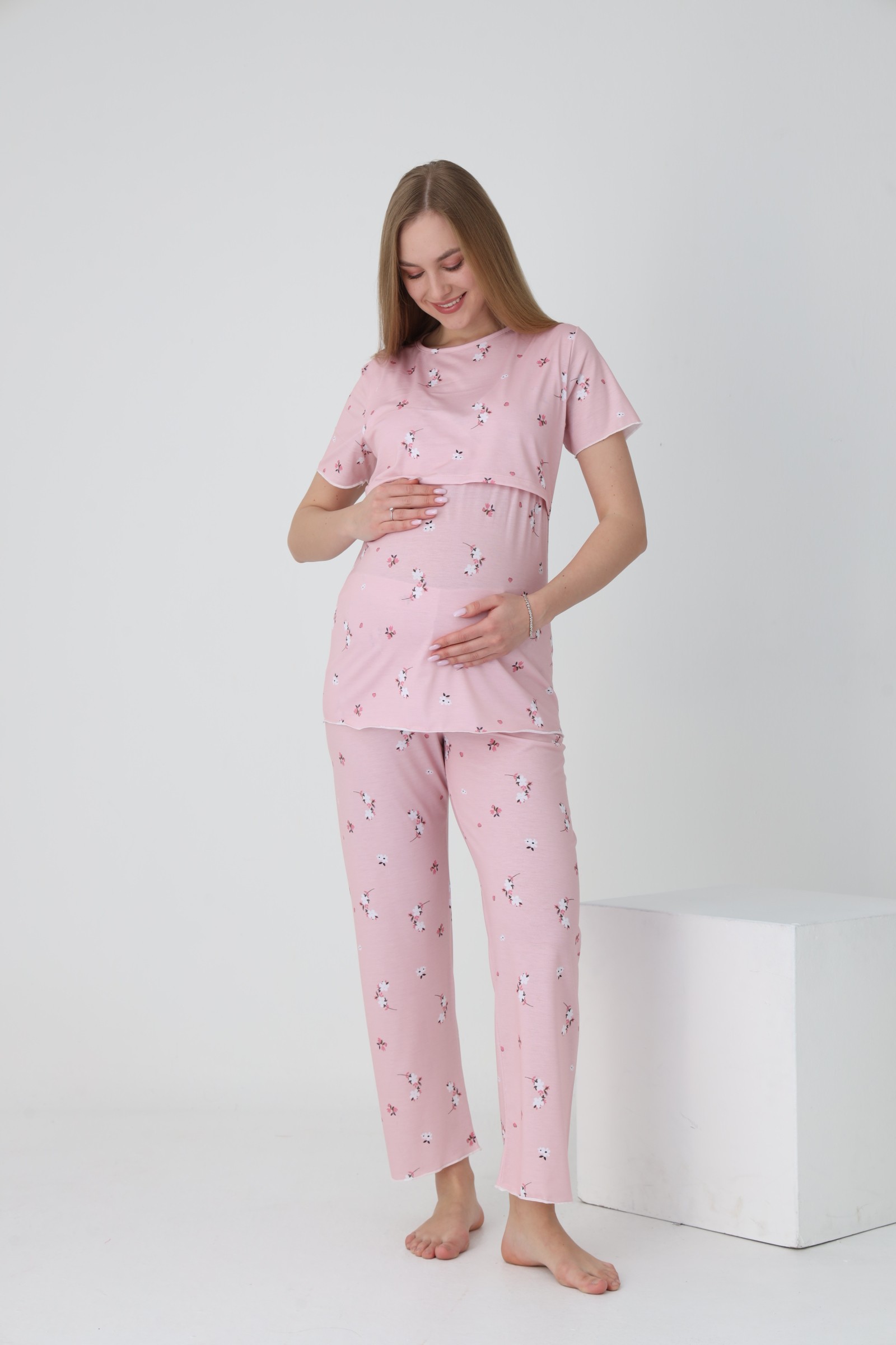 4466 Emzirmeye Uygun Kısa Kol Ayarlanabilir Lastikli Bel Detaylı Baskılı Hamile ve Lohusa Pijama Takımı - Pudra