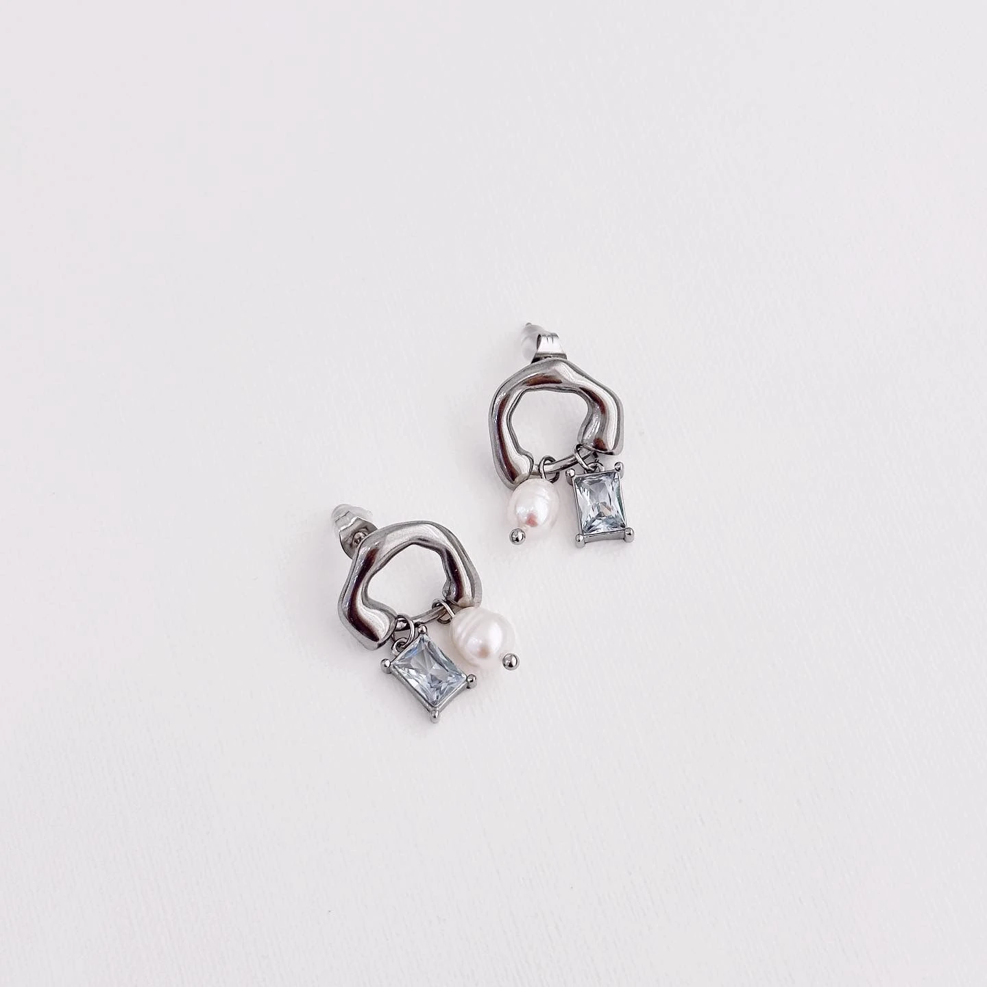 Pearly Grey Steel Earring