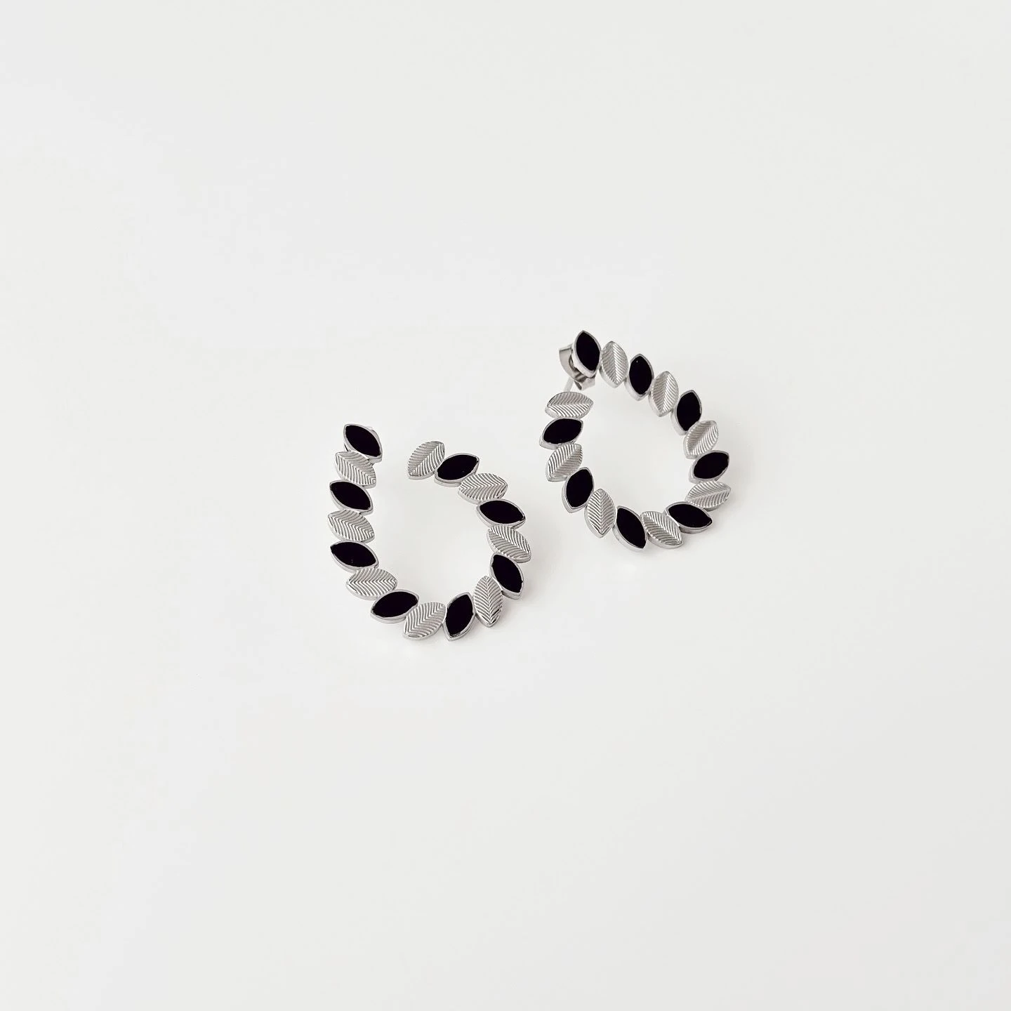 Black Leaf Grey Steel Earring | Çelik Küpe