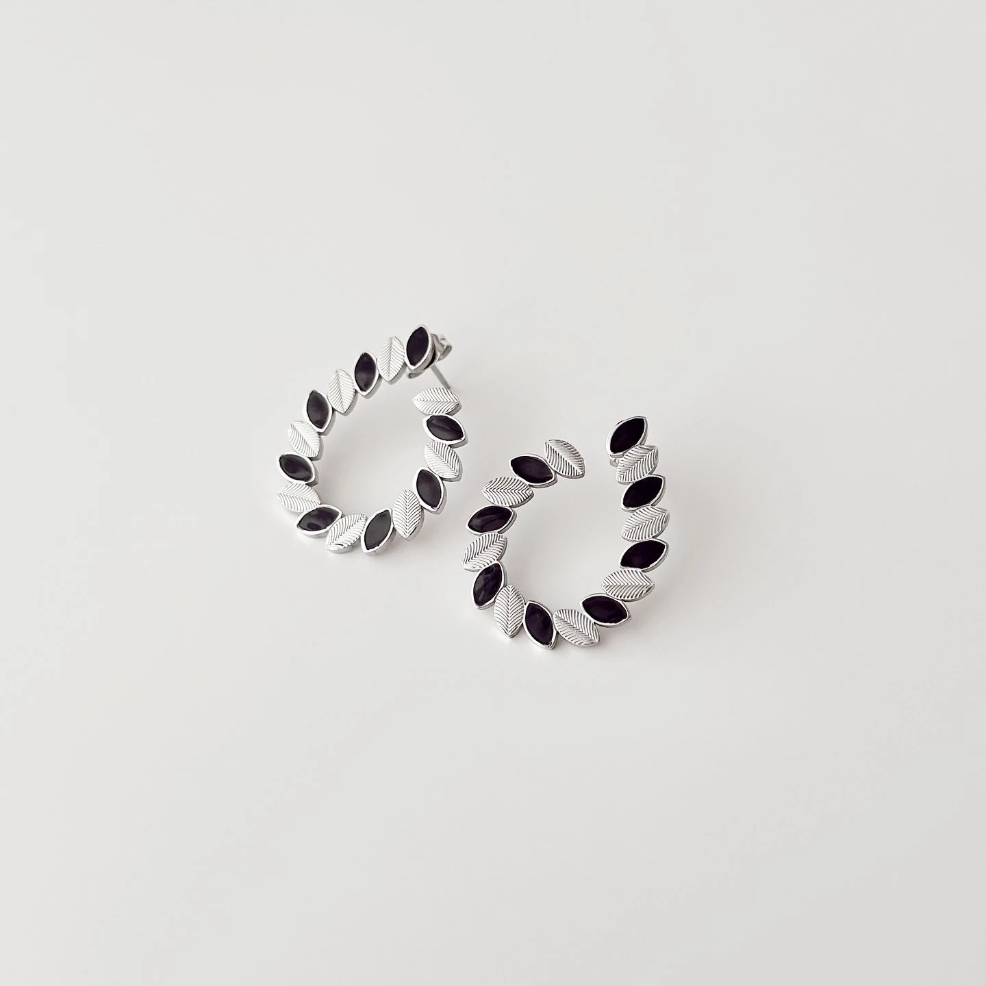 Black Leaf Grey Steel Earring | Çelik Küpe