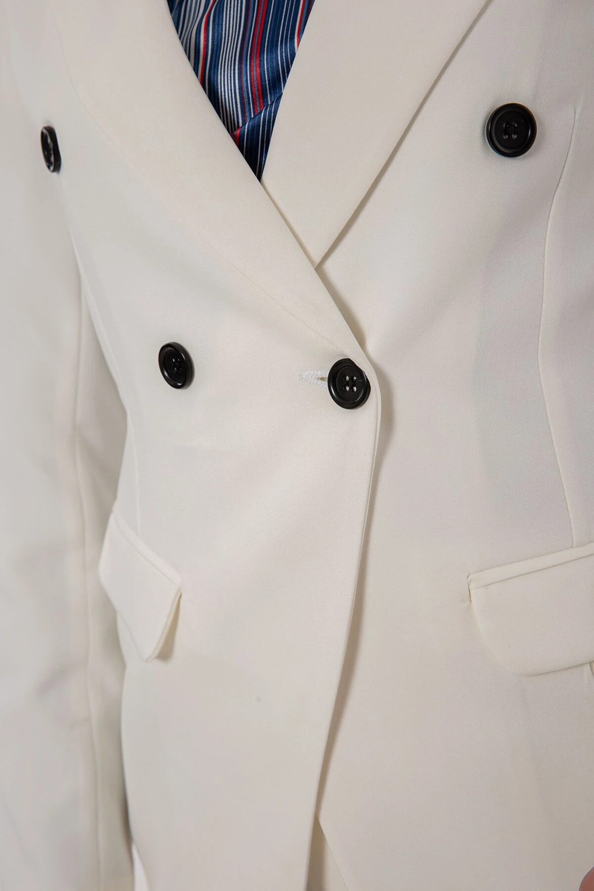 Düğme Detaylı Blazer Ceket