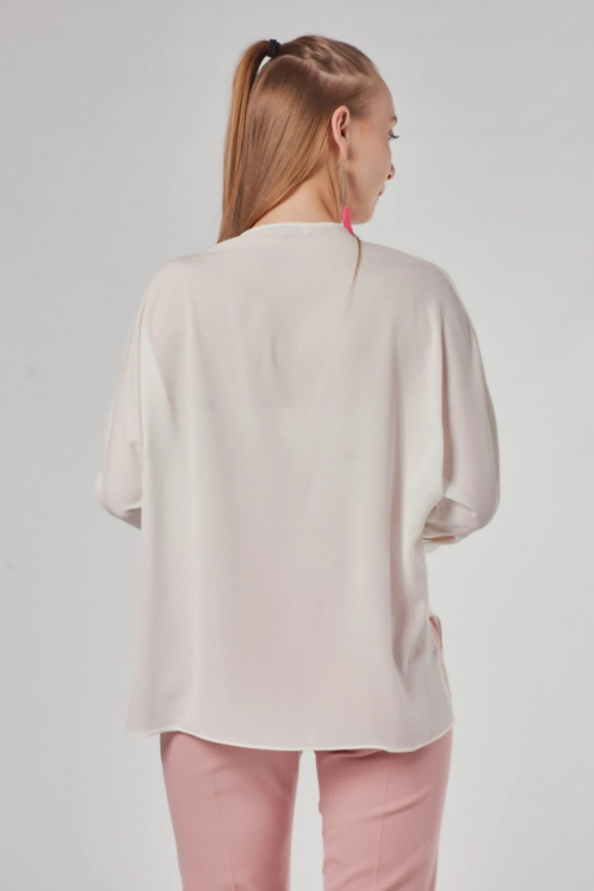 Pileli Ekru V Yaka Bluz