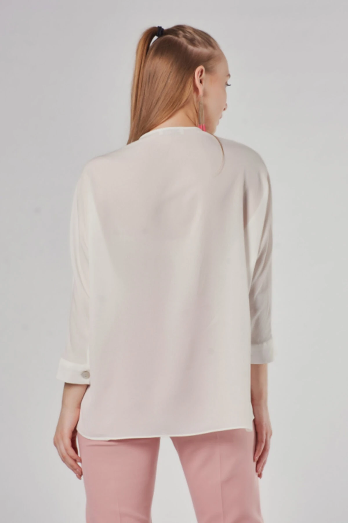 Pileli Ekru V Yaka Bluz