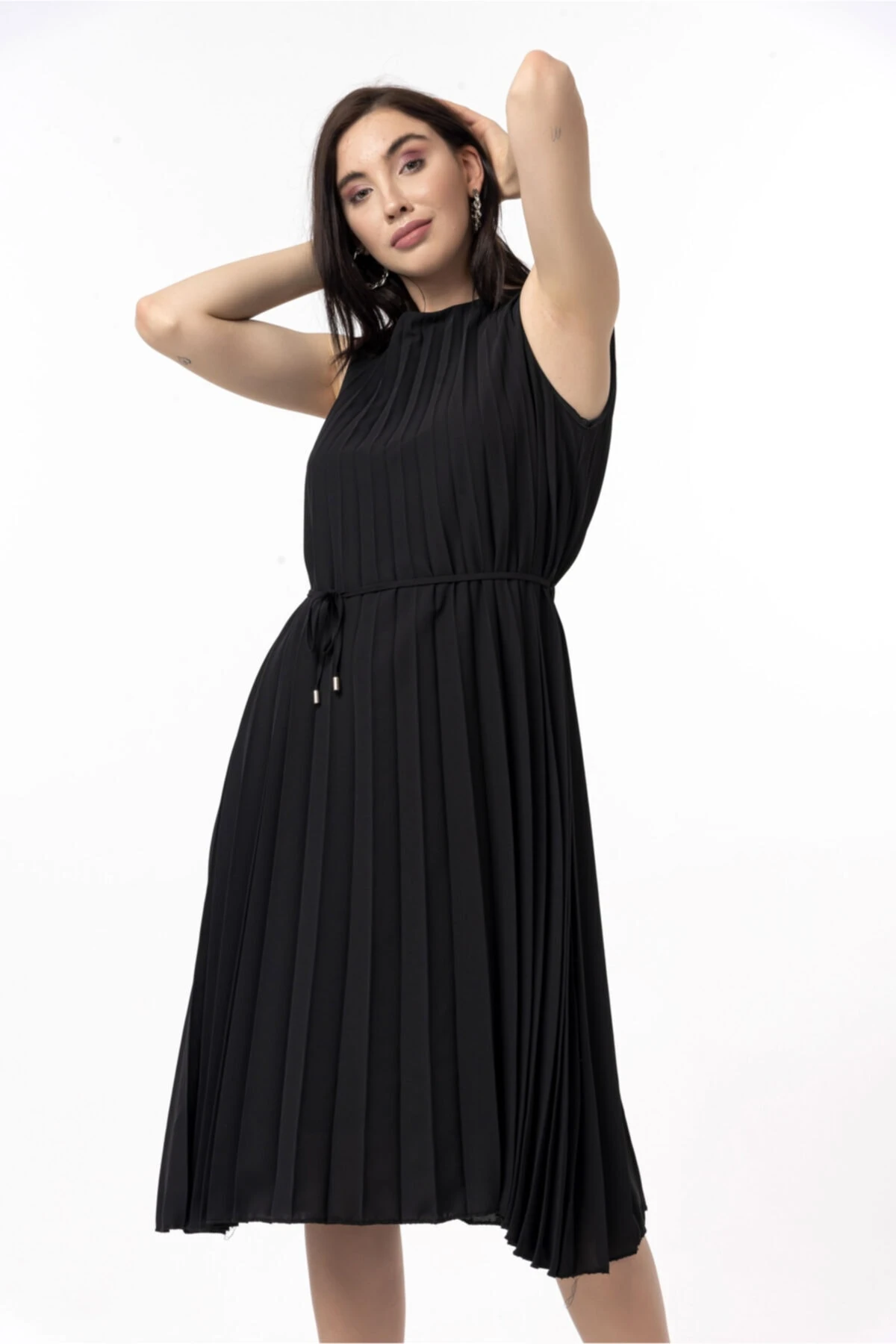 Siyah Piliseli Anvelop Kolsuz Elbise