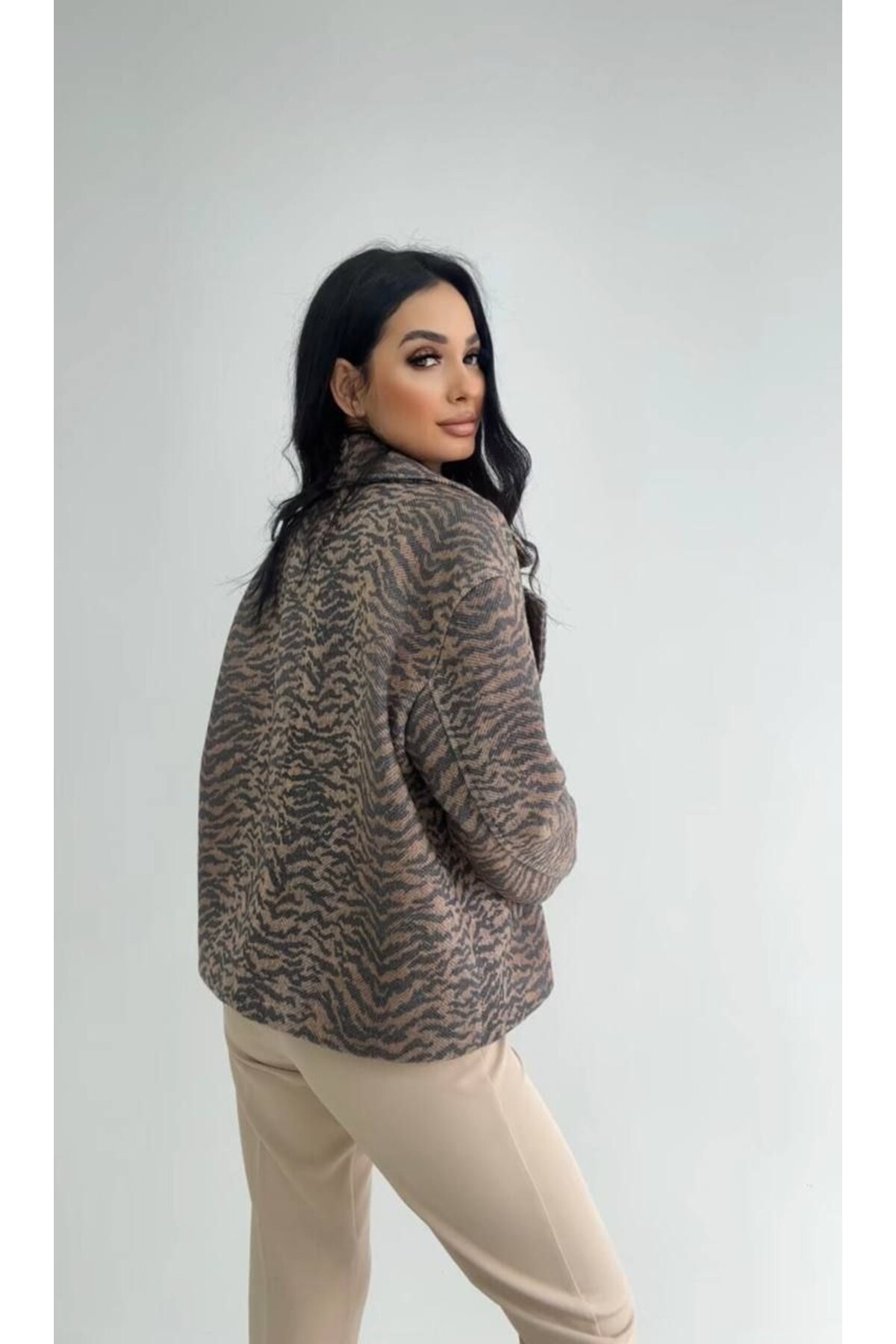 Oversize Düğmeli Astarlı Cepli Kısa Kaban