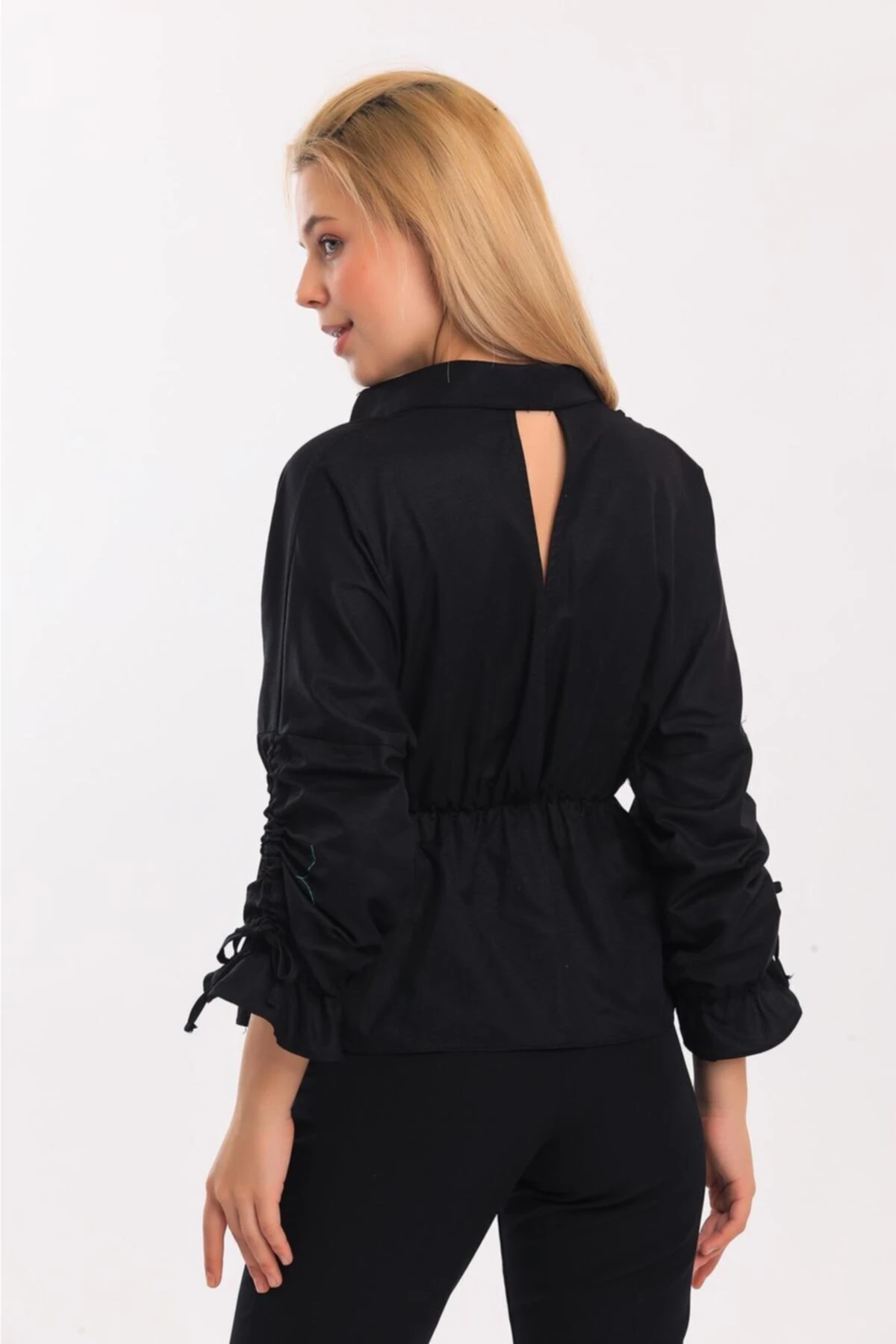 Büzgü Detaylı Bluz